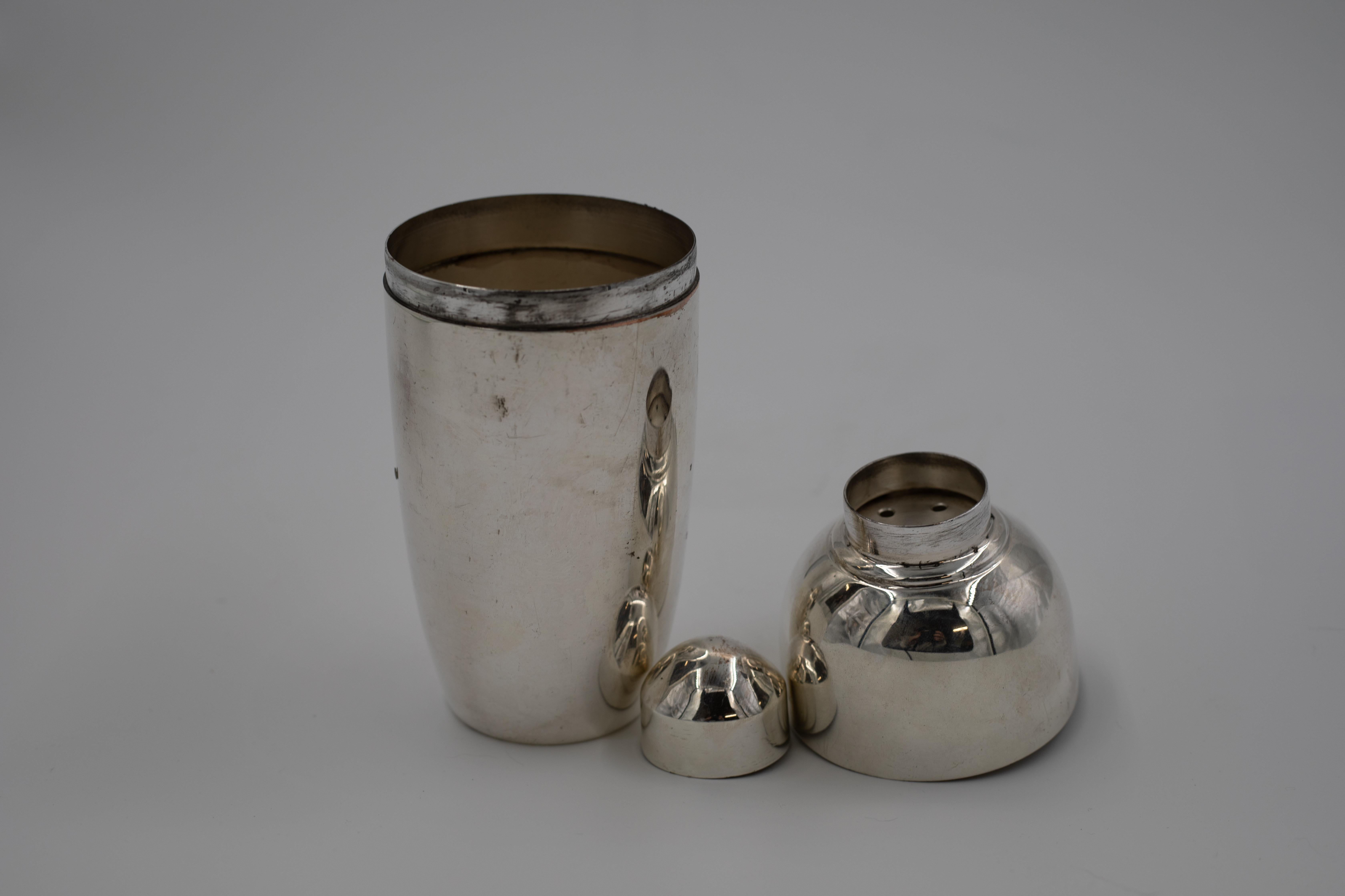 1930s–1950s Silver-Plated Cocktail Shaker – Streamlined Art Deco Form im Angebot 2