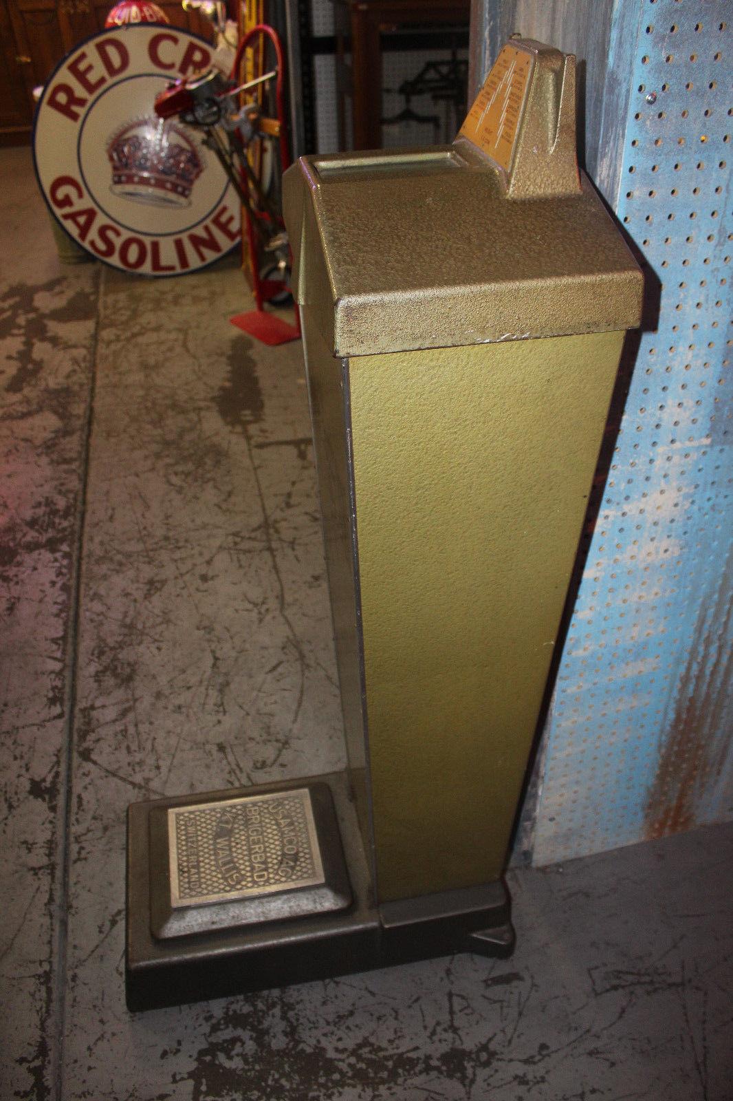 1930s-1950s Usamco Ag 5c Horoscope and Weight Scale In Fair Condition For Sale In Orange, CA