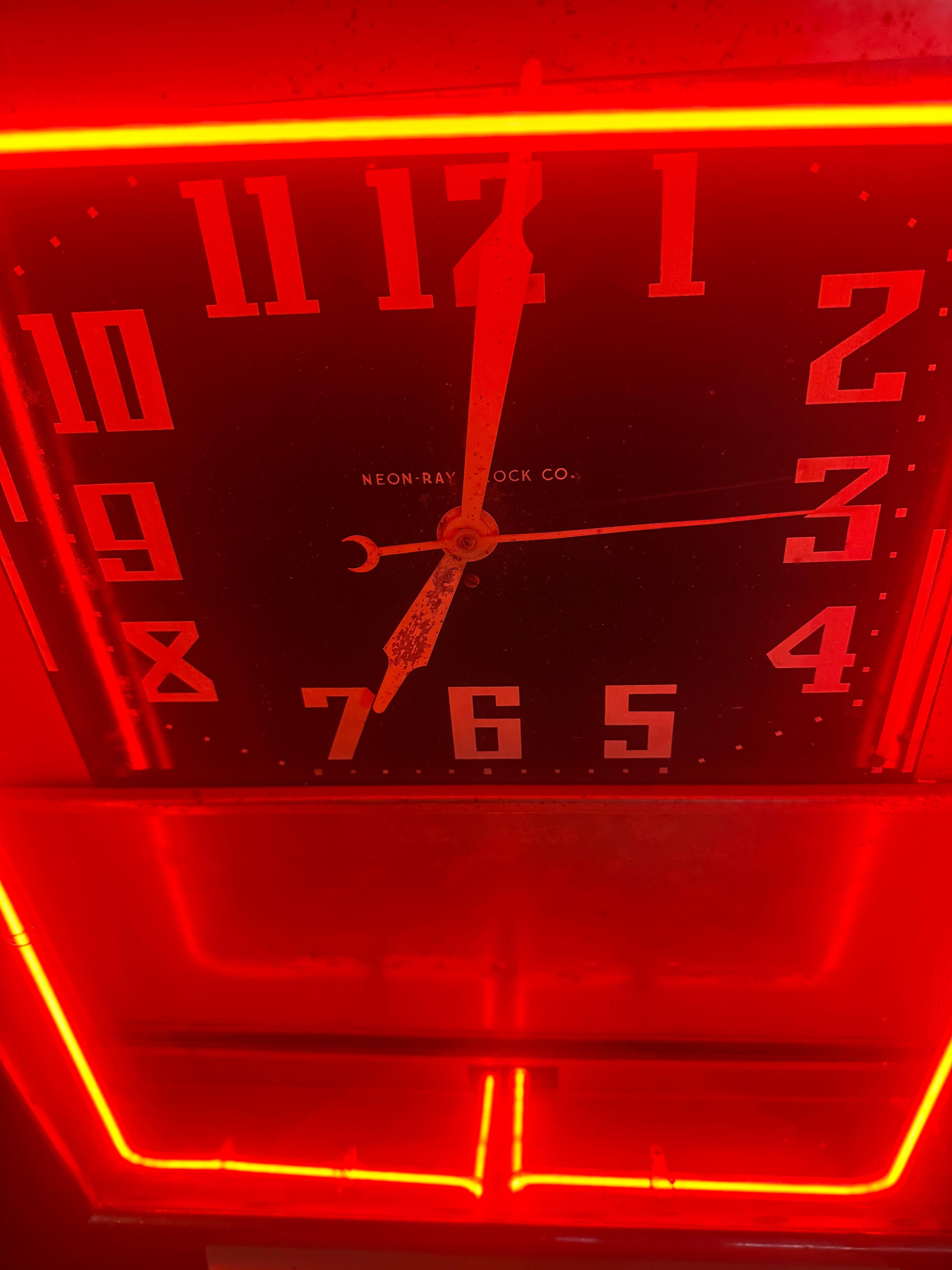 1930's /40's Art Deco Red Neon Advertizing Clock For Sale 4