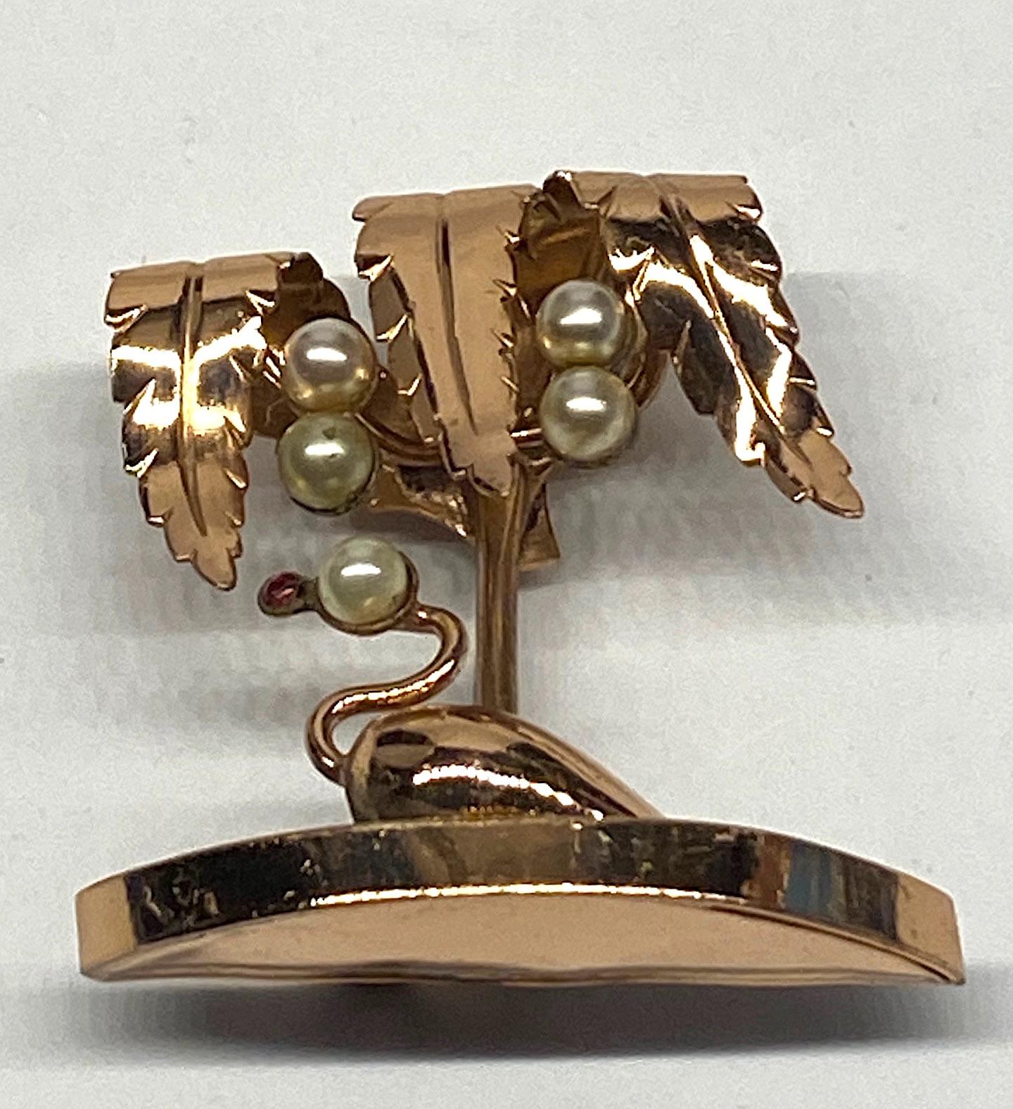 1930s 40s Art Deco Rose Figural Gold & Pearl Swan & Tree Brooch In Good Condition In New York, NY