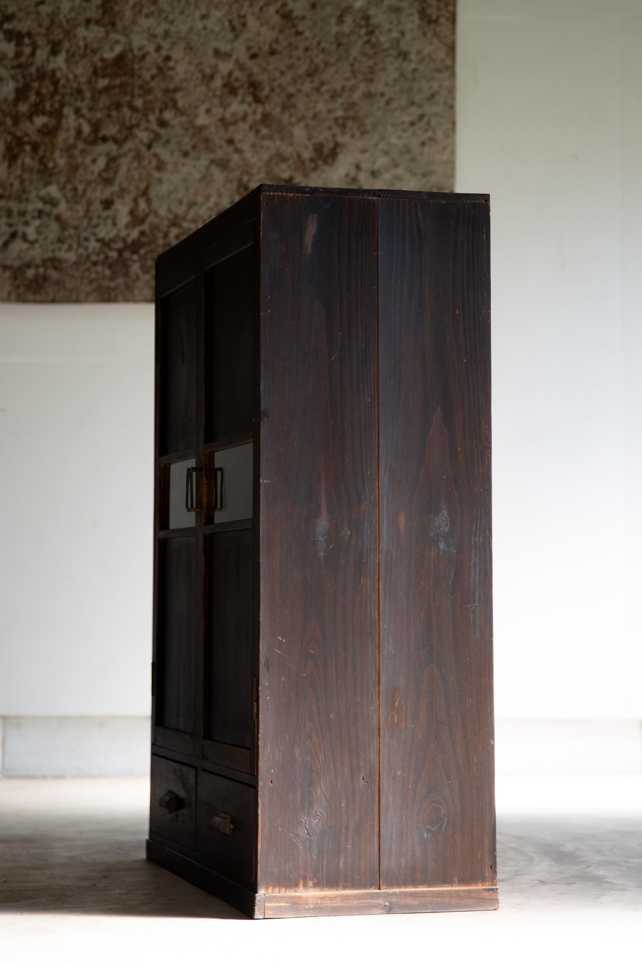 1930s - 1940s Japanese antique mid-size closet with drawers, wabi sabi organic For Sale 6