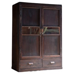 Meuble de rangement japonais ancien de taille moyenne avec tiroirs, wabi sabi organique, années 1930 - 1940