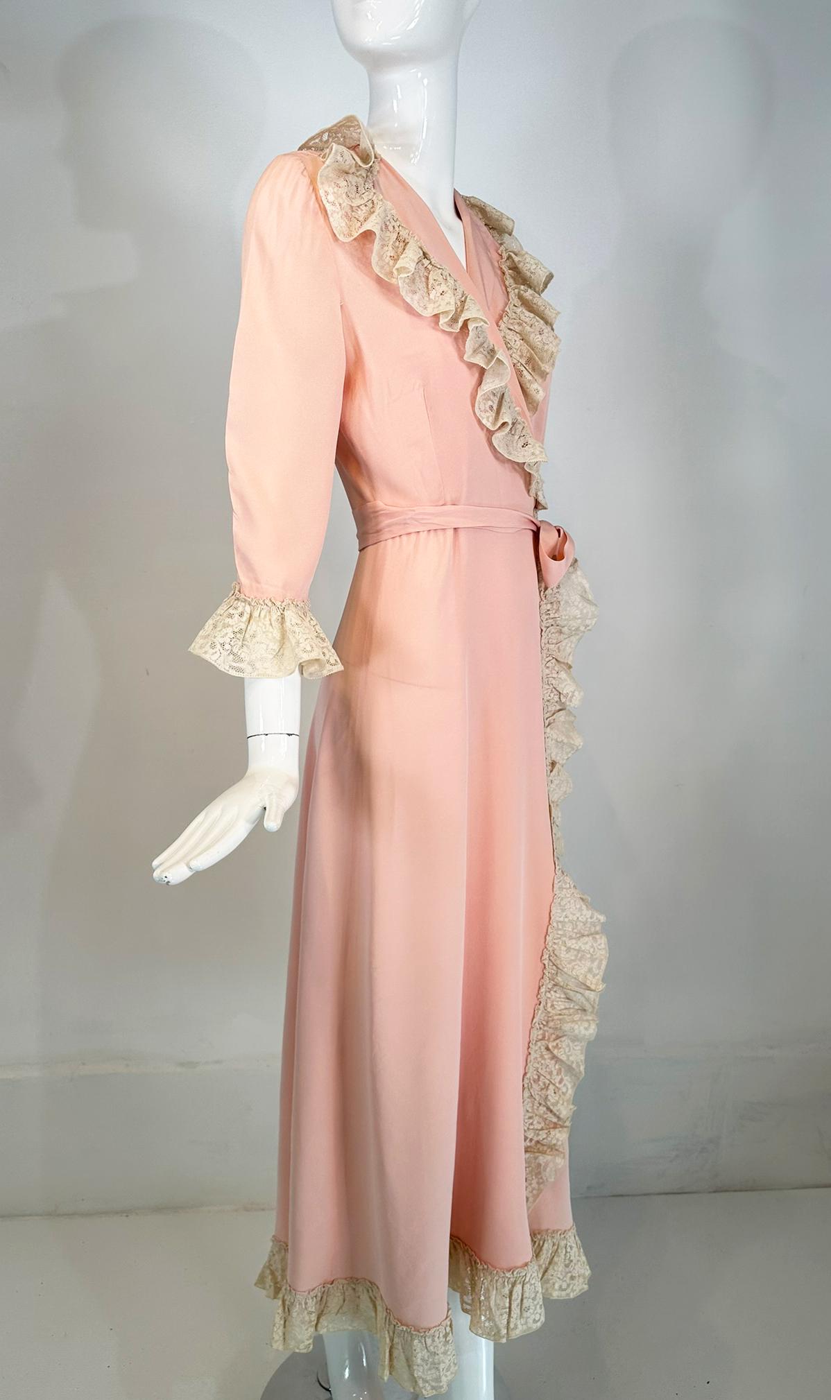 1930s-40s Pink Rayon Cream Lace Trimmed Wrap & Tie Robe For Sale 8