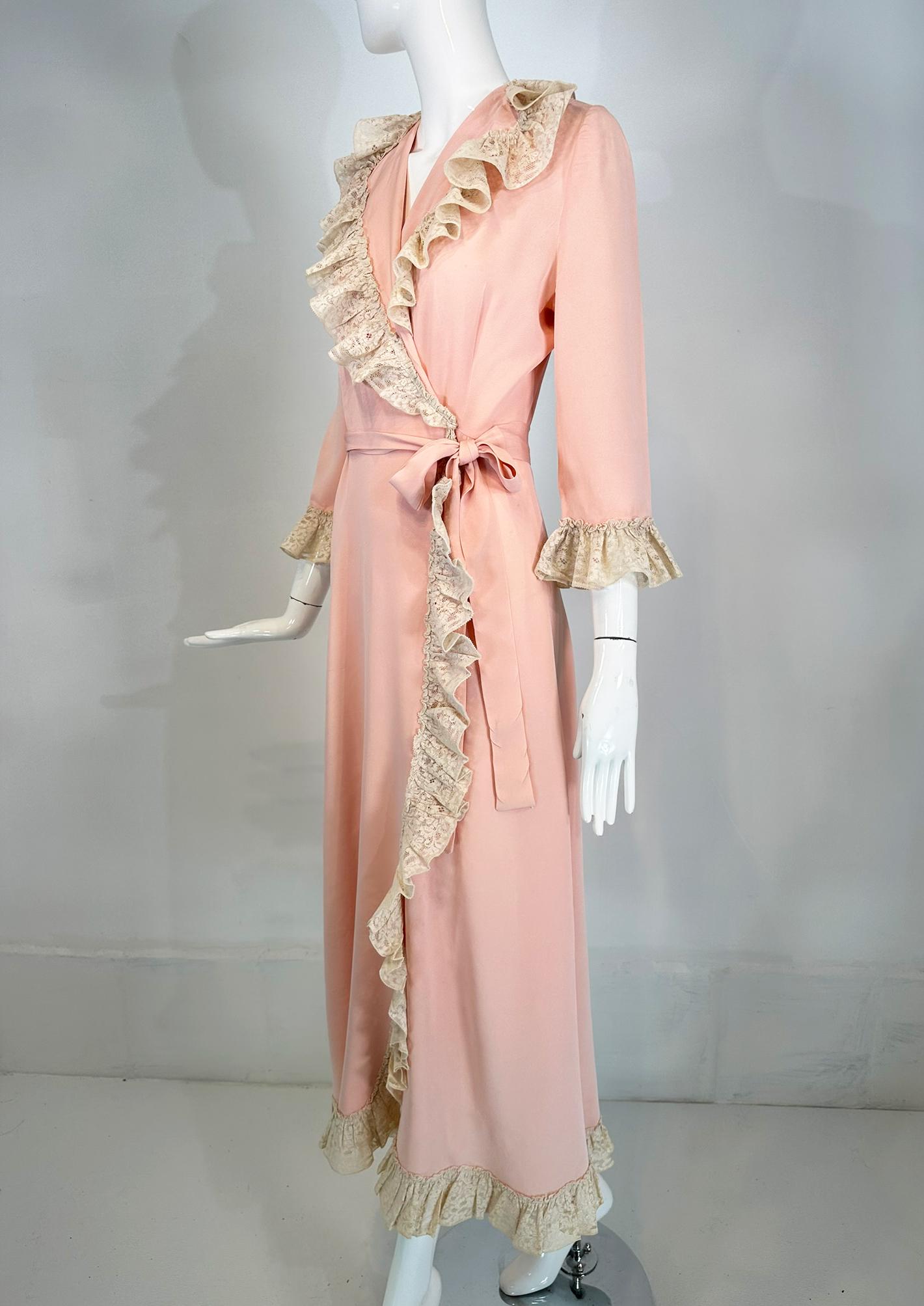 1930s-40s Pink Rayon Cream Lace Trimmed Wrap & Tie Robe In Good Condition For Sale In West Palm Beach, FL
