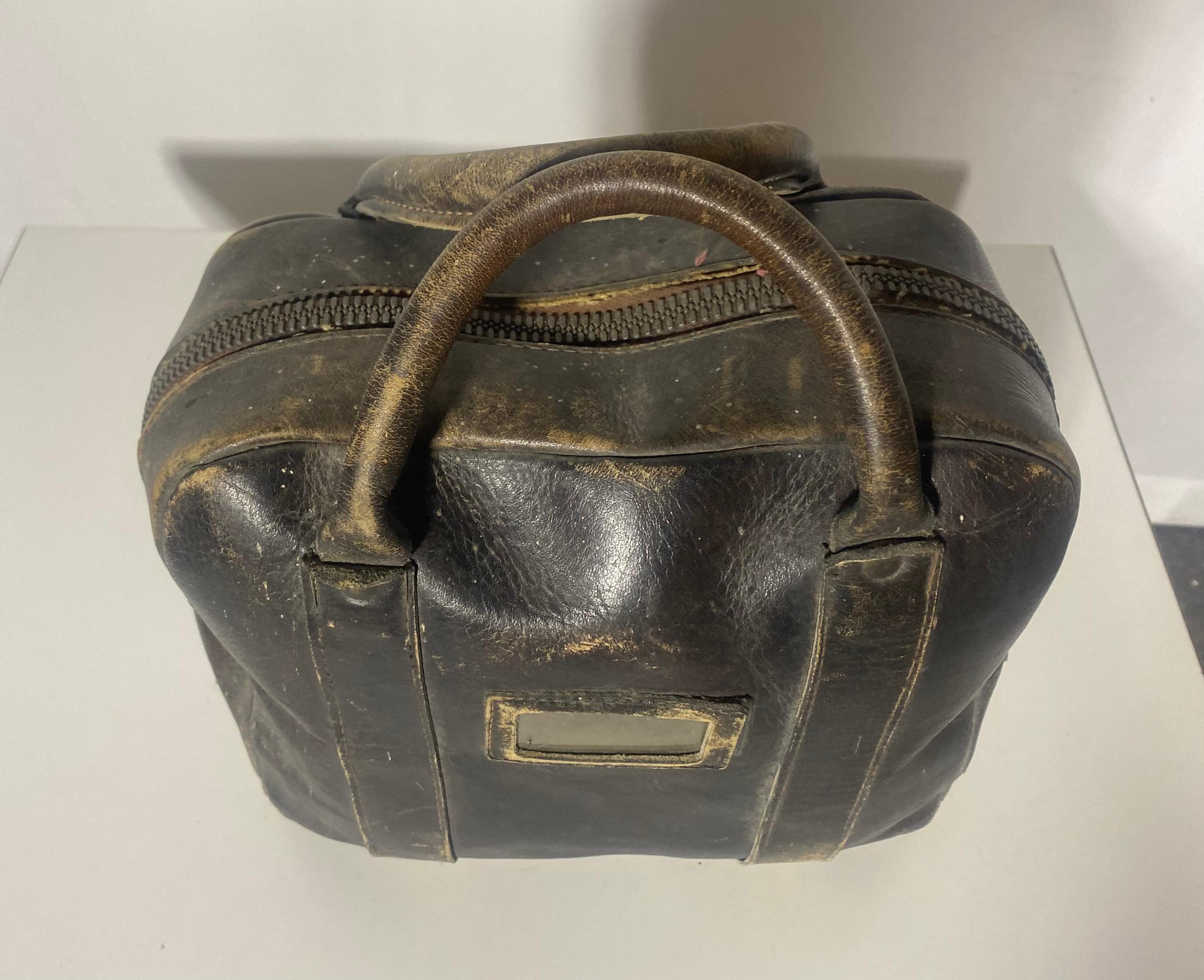 1930s /40s W.D. Hensell & Sons Bocci (Lawn) Balls with original leather bag In Good Condition For Sale In Buffalo, NY