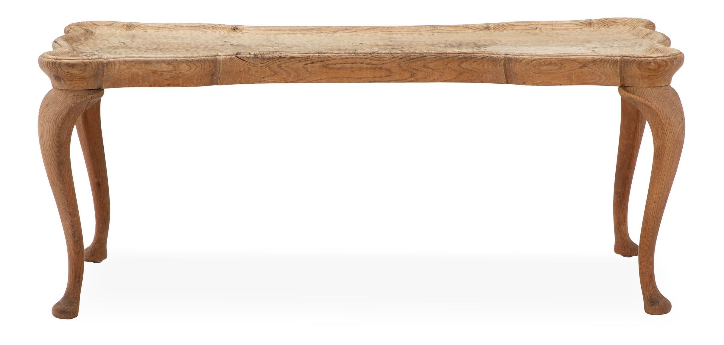 This 1940s oak coffee table made by Frits Henningsen in the 1930s-50s is a another example Frits Henningsen's commitment to quality and craftsmanship. Whereas most designers and cabinetmakers from the 1500s until today have used veneers to make