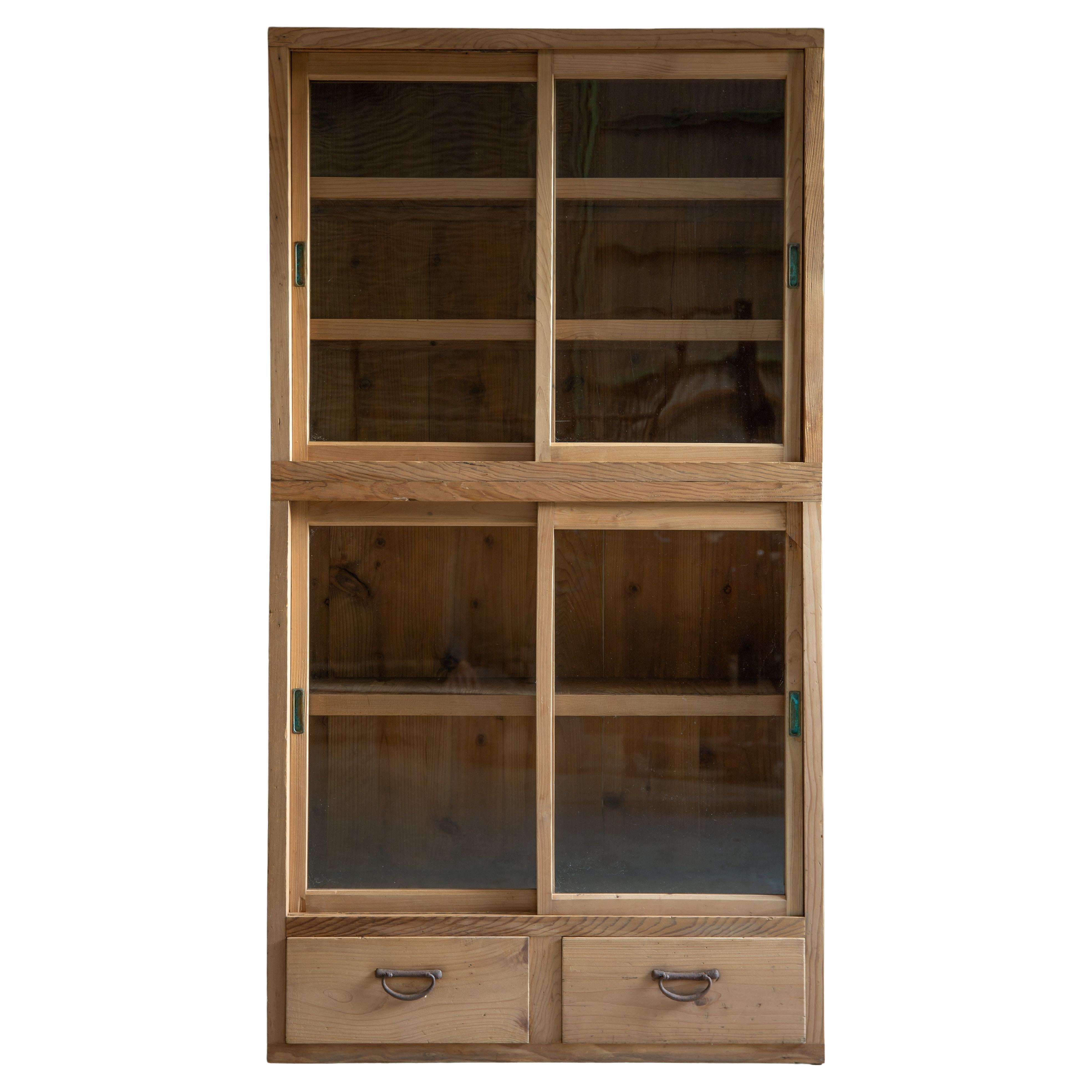 Armadietto giapponese antico a due piani con cassetti degli anni
30 -
50, Wabi sabi organico