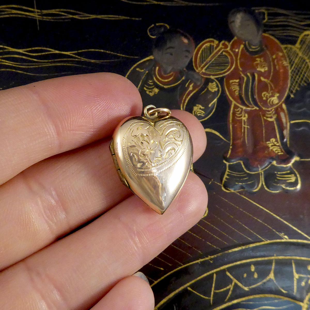 1930's 9ct Rose Gold Heart Detailed Locket with Original Pictures 1
