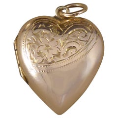 Vintage 1930's 9ct Rose Gold Heart Detailed Locket with Original Pictures