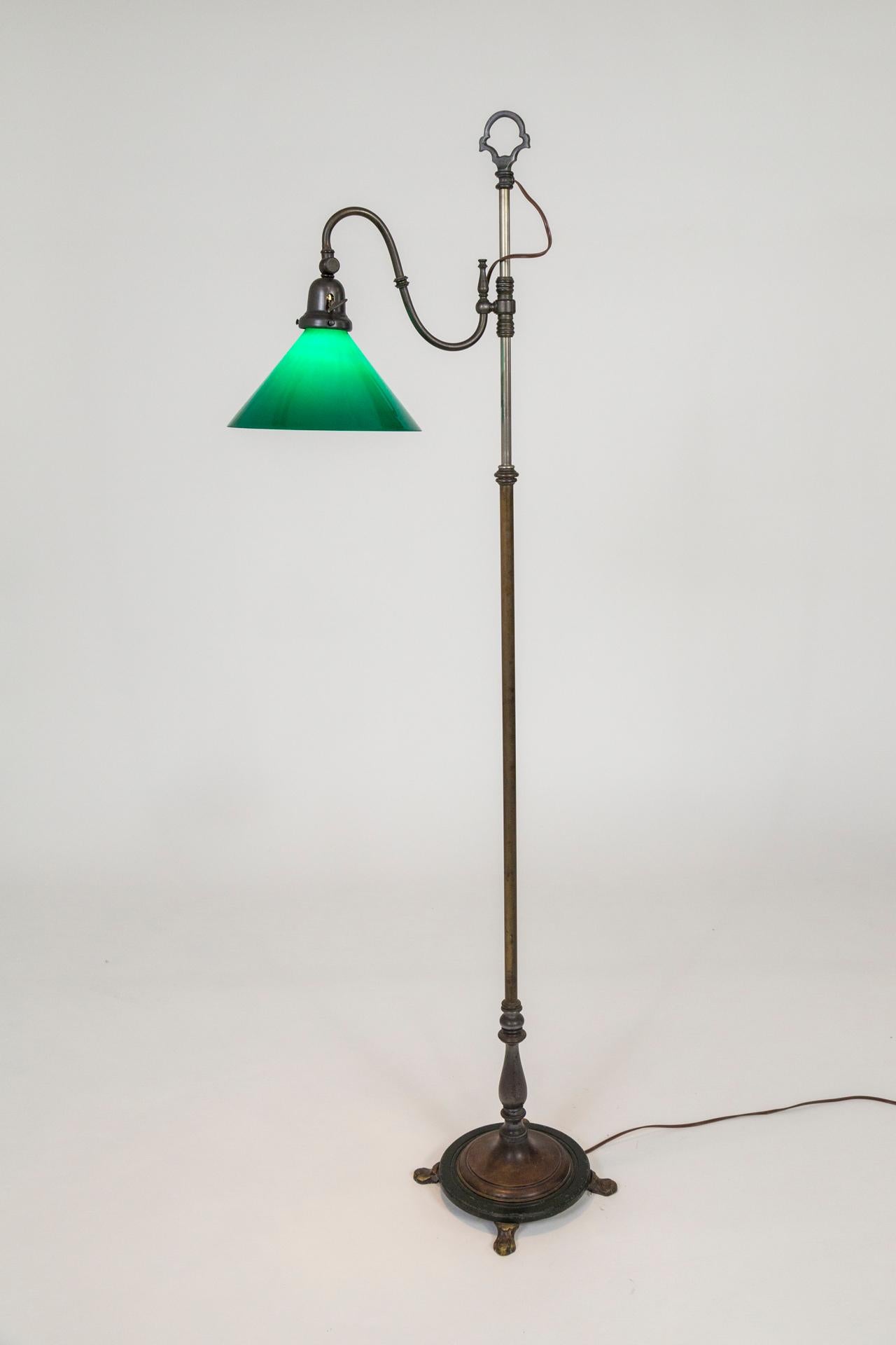 A handsome 1930s American floor lamp with brass paw feet, from Horn & Brannen Manufacturing Co. of Philadelphia. The base is brass and hunter green painted, heavy metal. (See the sister lamp in our storefront with black painted metal). A great,