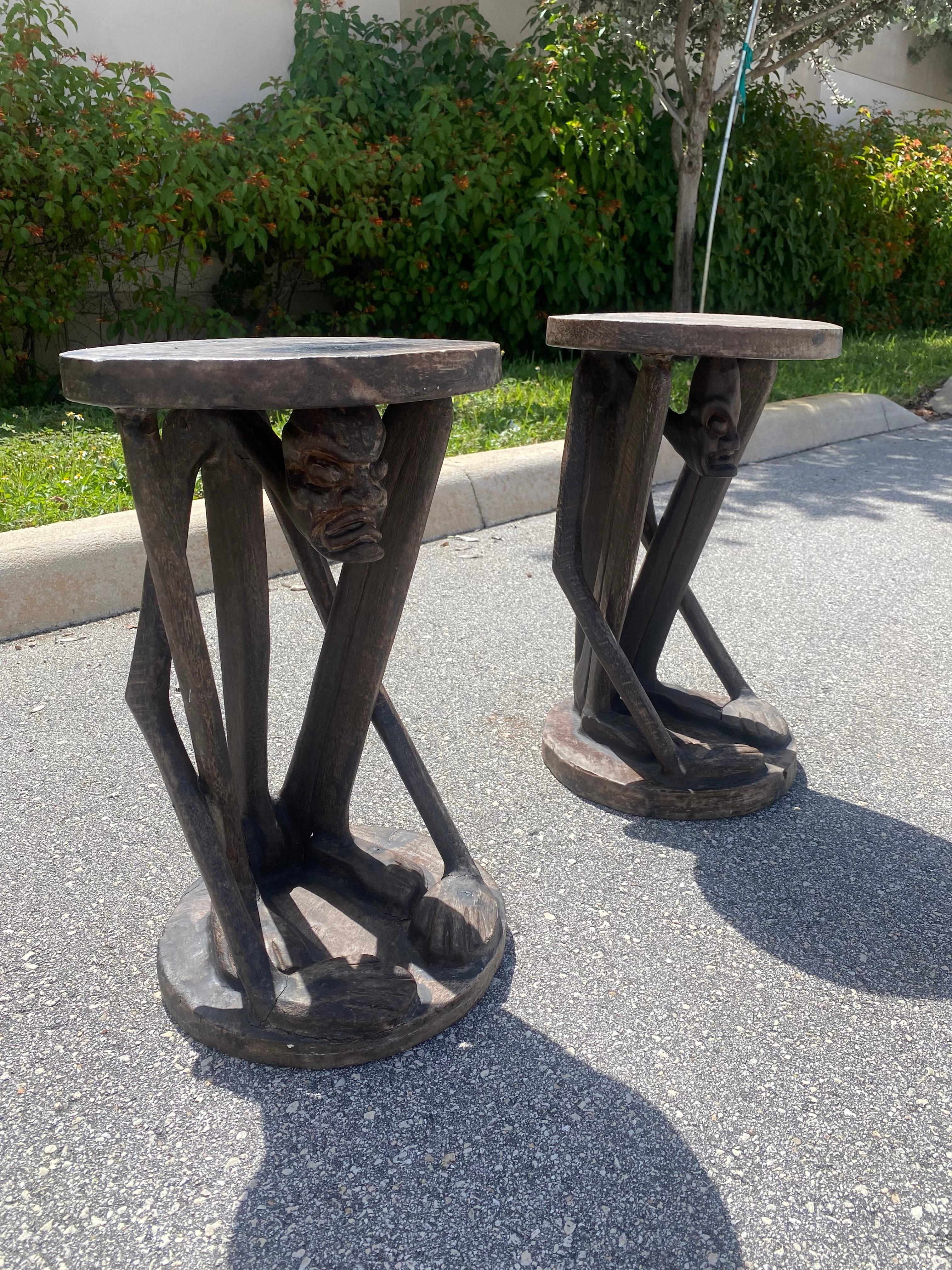 1930s African Figurative Folk Art Carved Wood Stools Table, Set of 2 In Good Condition For Sale In Fort Lauderdale, FL