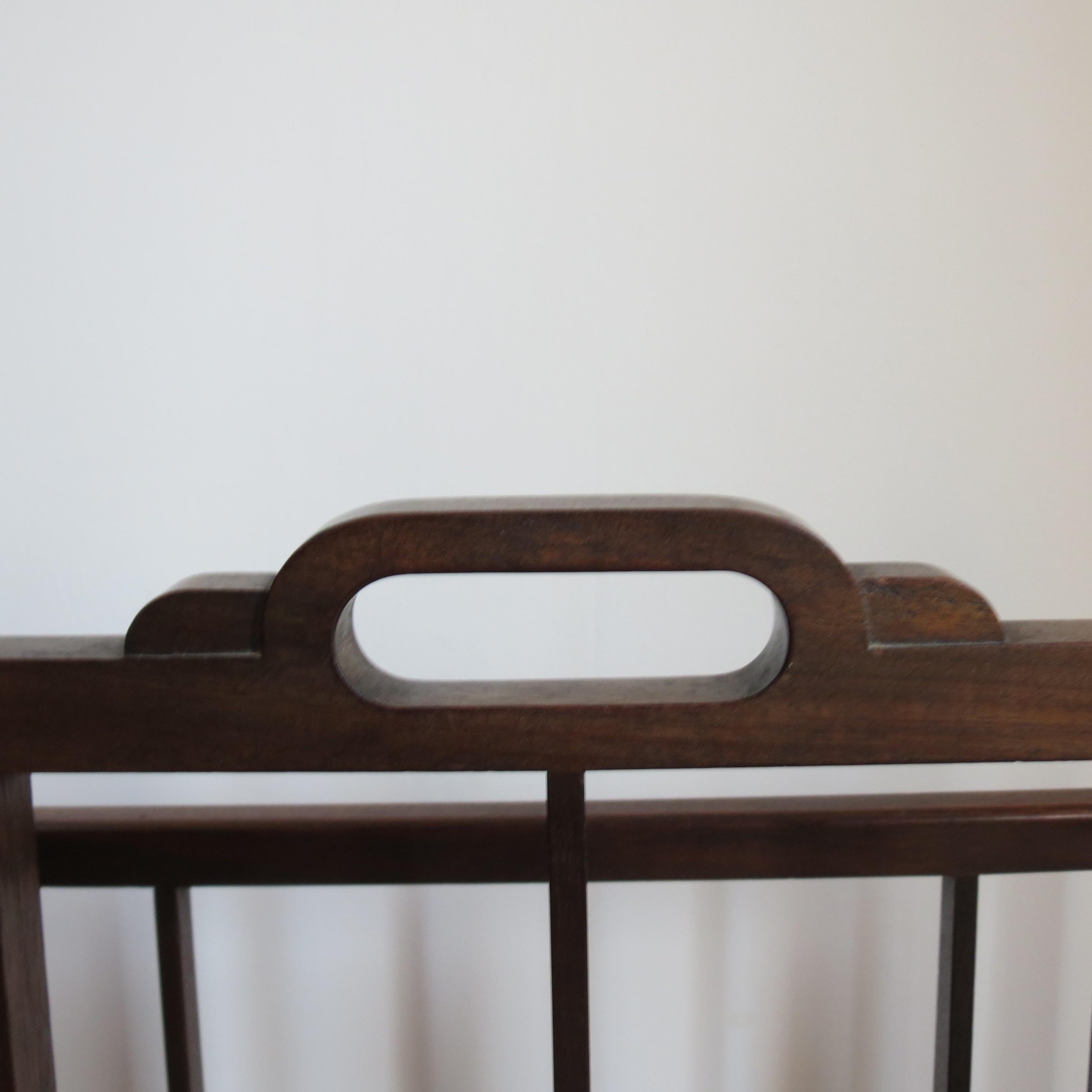 1930s Afrormosia Modernist Magazine Rack In condizioni buone in vendita a Stow on the Wold, GB