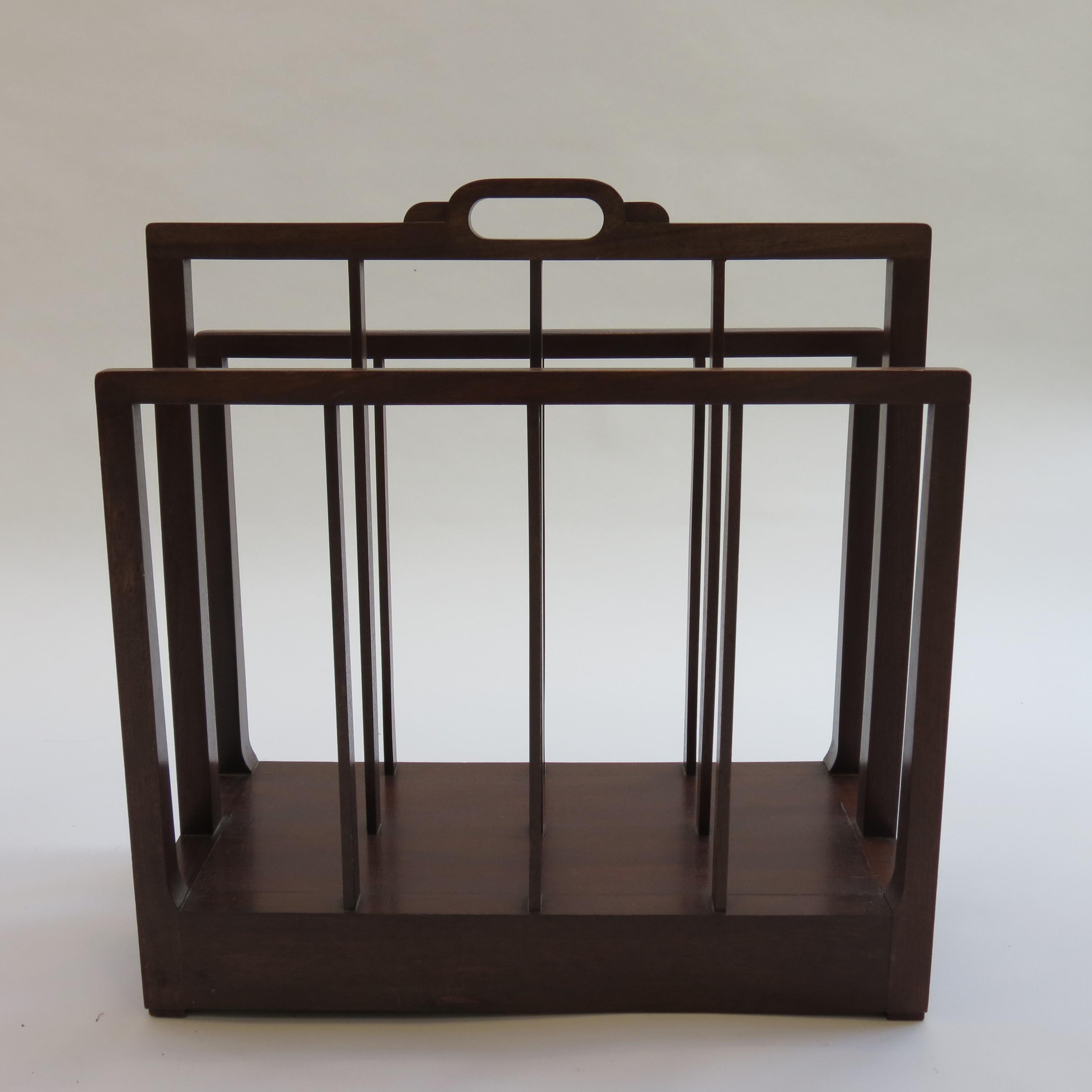 Porte-revues moderniste en afrormosia des années 1930 en vente 3