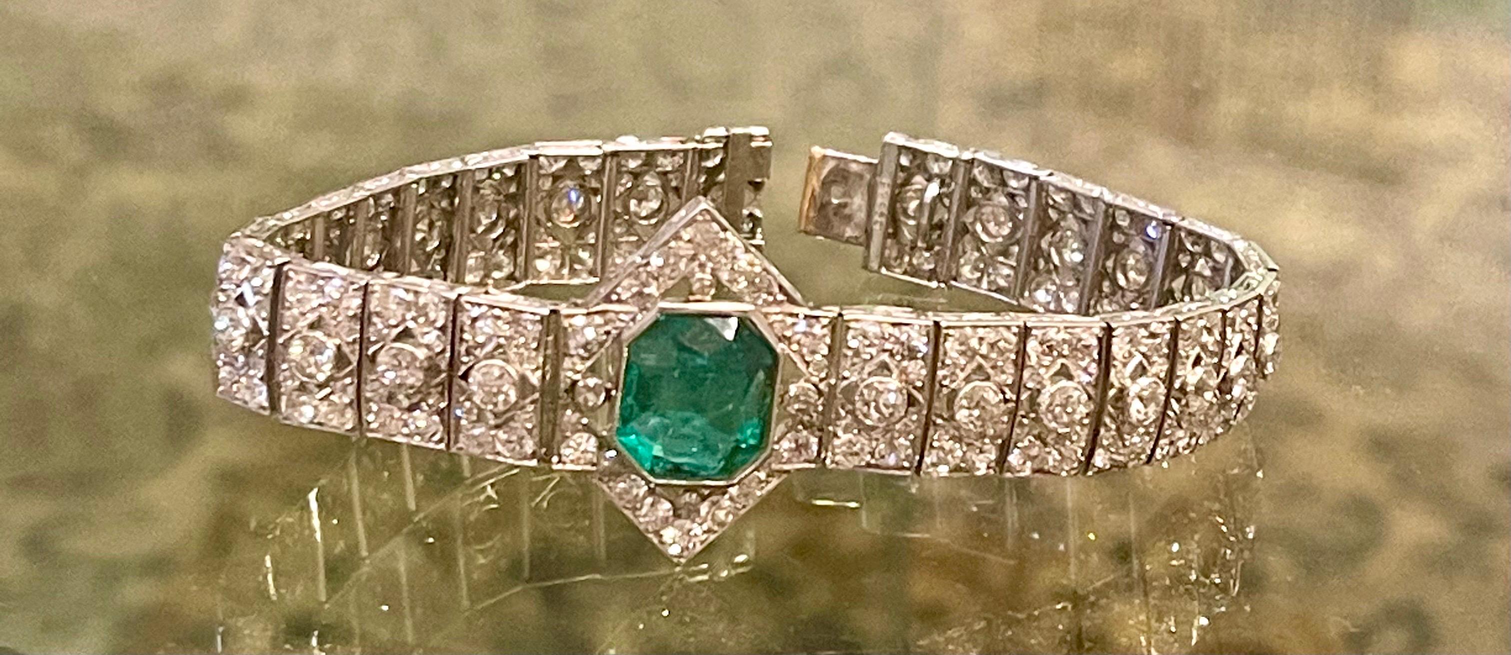 1930's AGL Certified 3.4 Ct Colombian Emerald & 8 Ct Diamond Platinum Bracelet For Sale 3