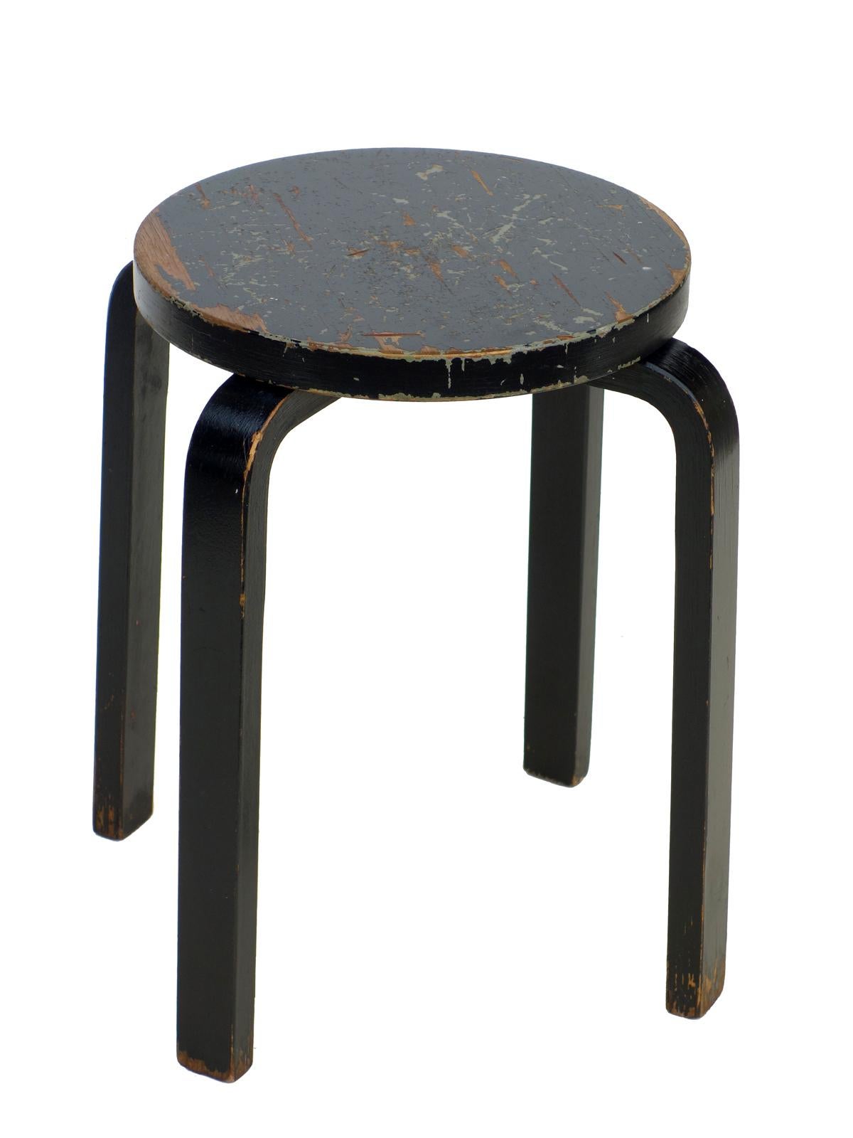 Solid bent birch
First edition 1934

Original 1930s, no restoration
Very good vintage condition

Alvar Aalto’s four-legged Stool E60 is the most elemental of furniture pieces, equally suitable as a seat, table, storage unit, or display