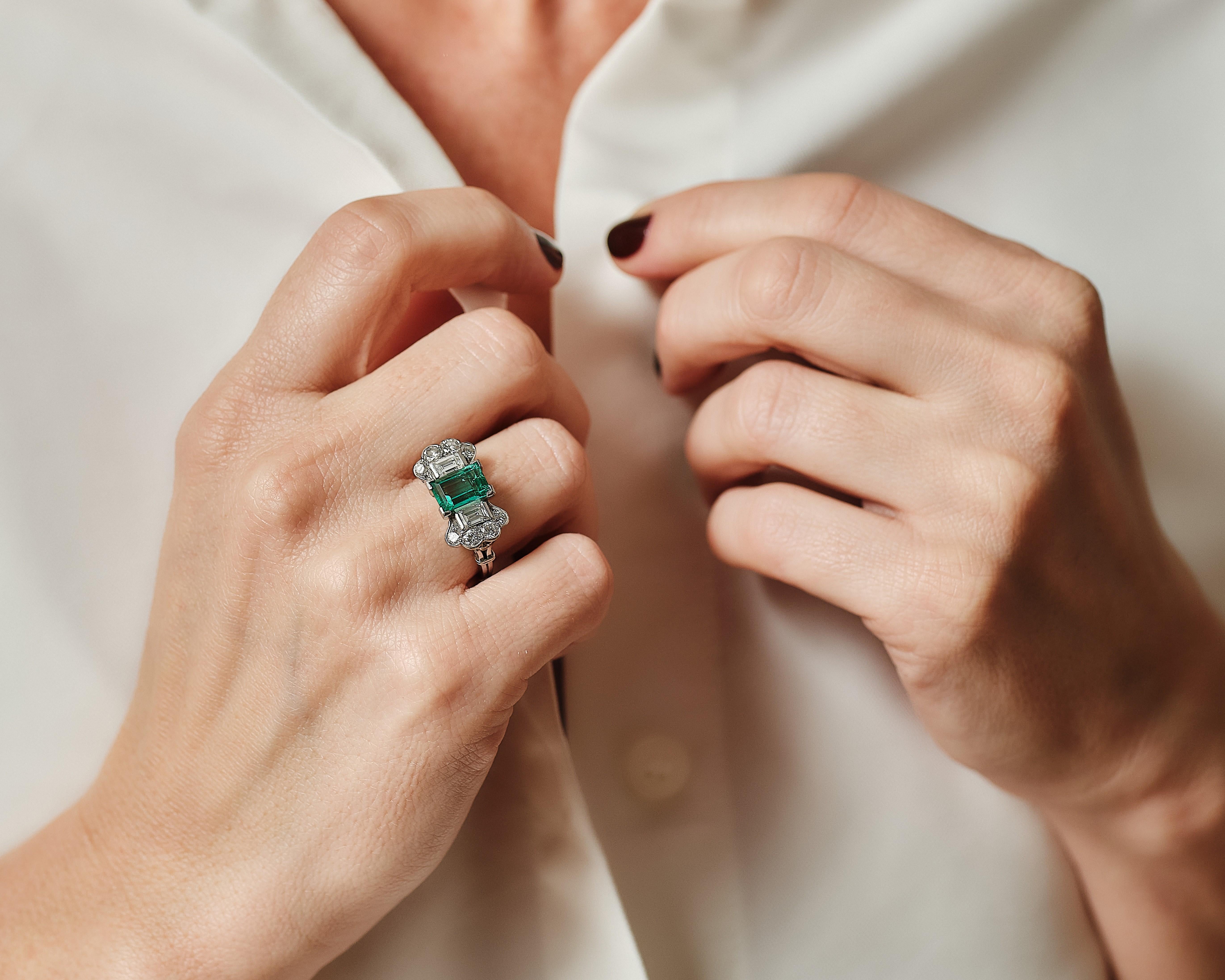 Art Deco 1930s American 2 ct. emerald and diamond platinum Art Déco ring. For Sale