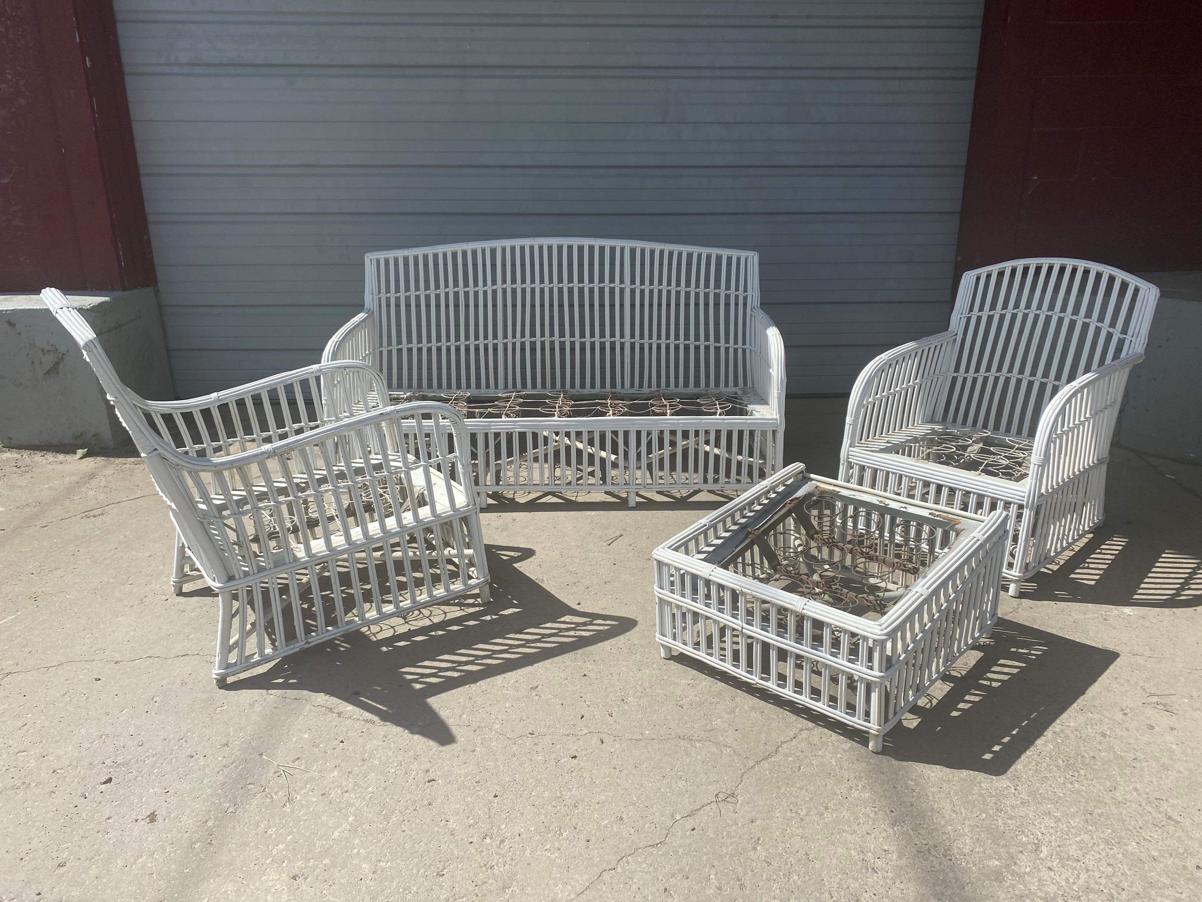 1930's American Art Deco 4 Piece Split Reed / Stick Wicker Salon Set In Good Condition In Buffalo, NY