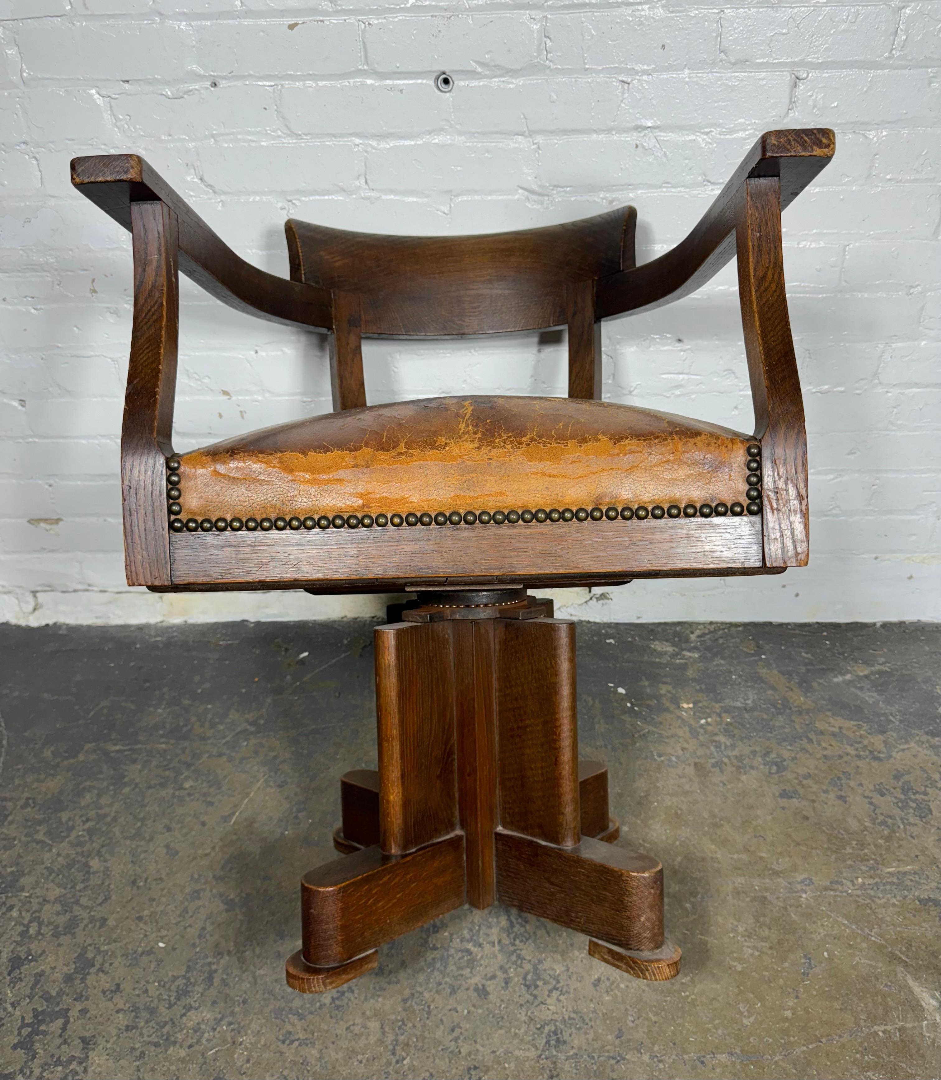 1930's American Art Deco Oak and Leather swivel desk chair / F.L.W. inspired For Sale 1