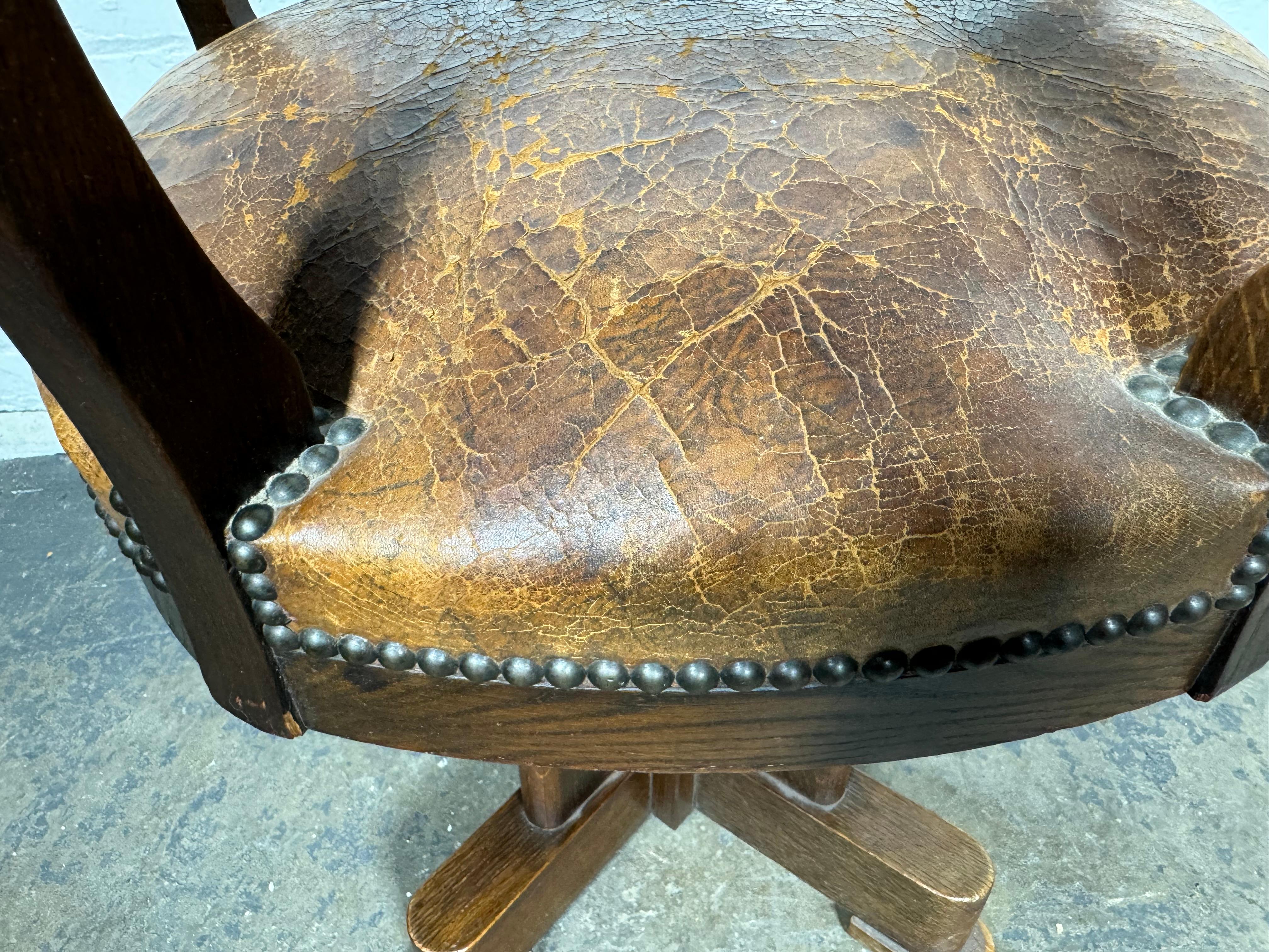 1930's American Art Deco Oak and Leather swivel desk chair / F.L.W. inspired For Sale 2
