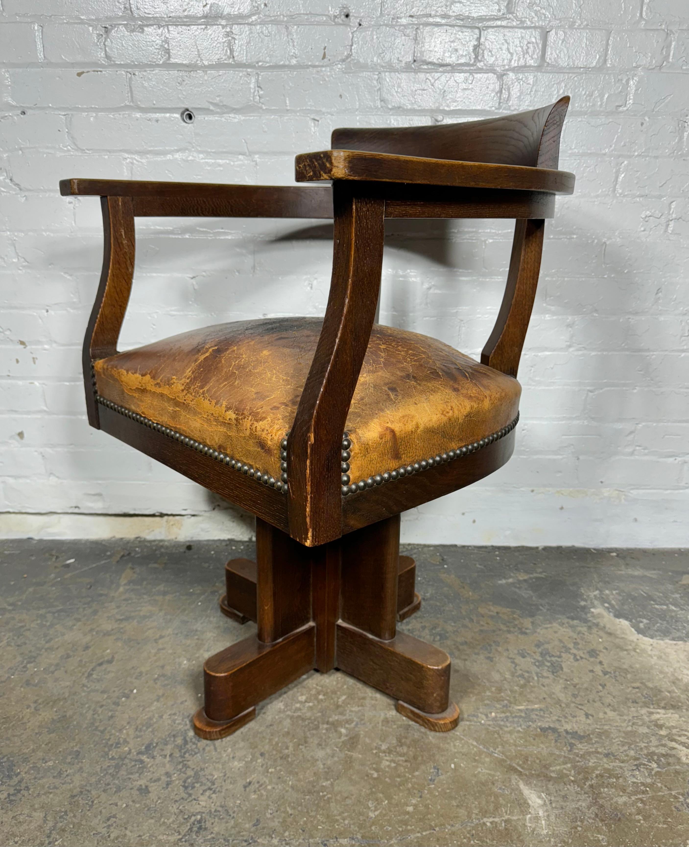 1930's American Art Deco Oak and Leather swivel desk chair / F.L.W. inspired For Sale 5