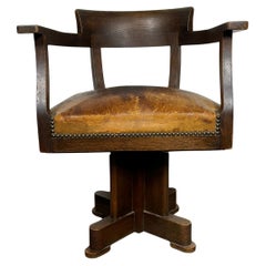 Silla de escritorio giratoria americana Art Decó de 1930 de roble y cuero / inspirada en F.L.W.