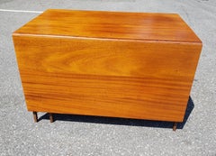 1930s American Federal Mahogany And Satinwood Inlay Drop-Leaf Dining Table