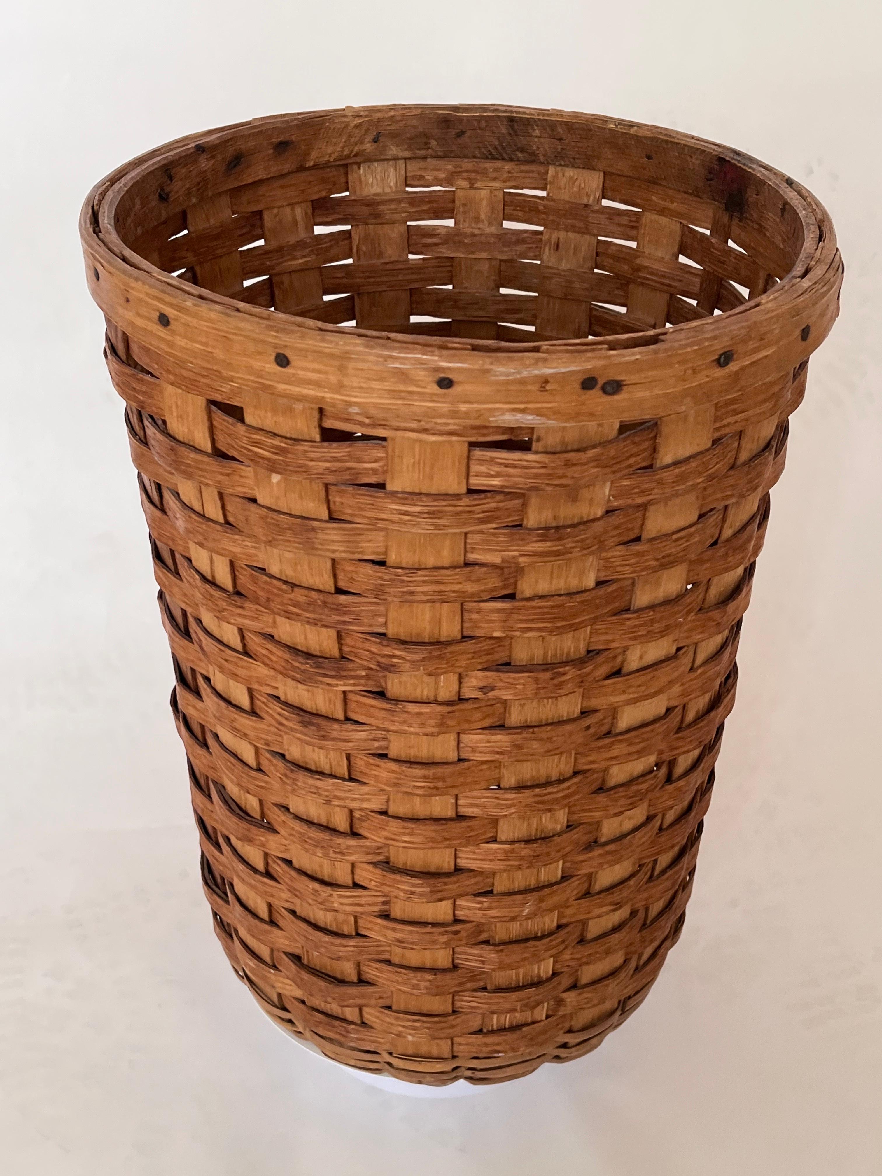 Tissé à la main Grand panier de marché américain tissé à la main des années 1930 en vente
