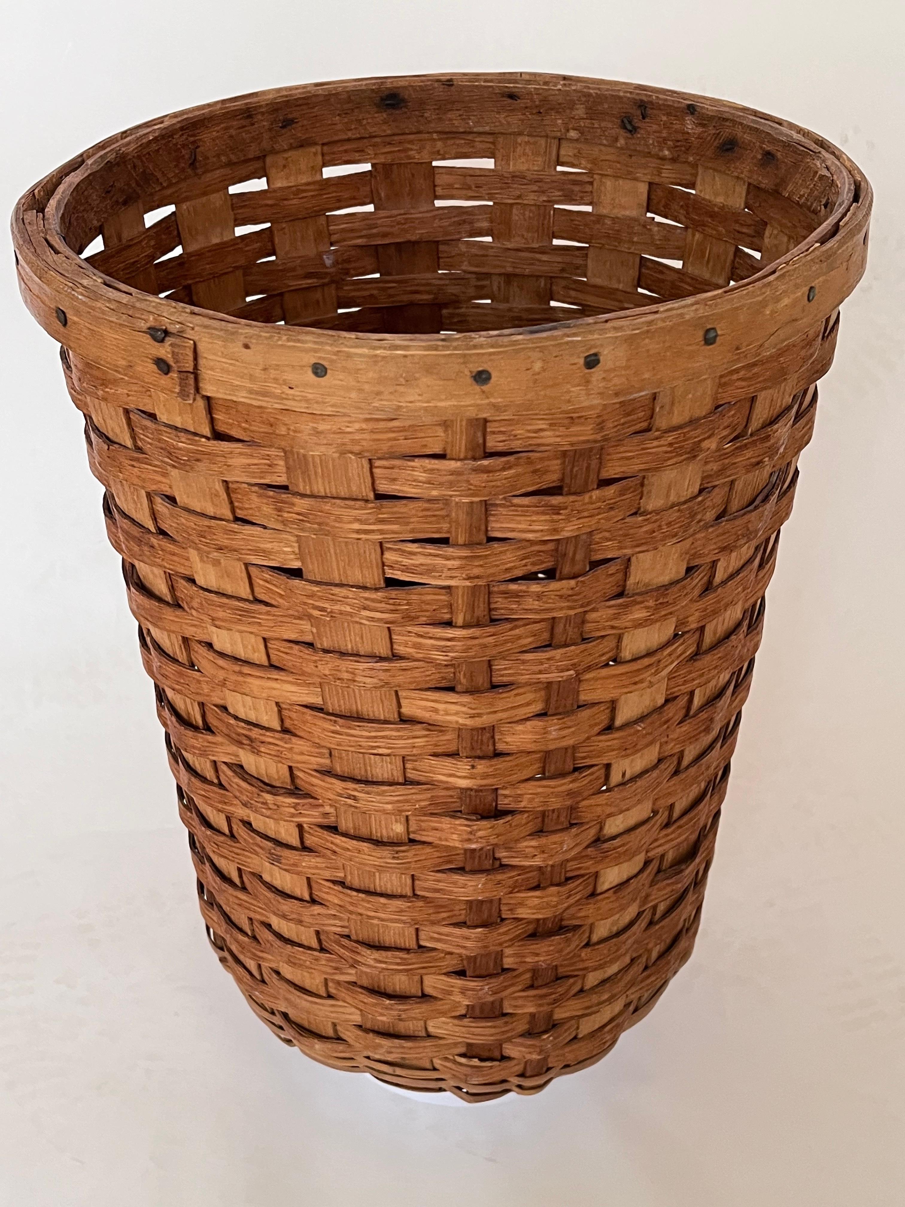 Milieu du XXe siècle Grand panier de marché américain tissé à la main des années 1930 en vente