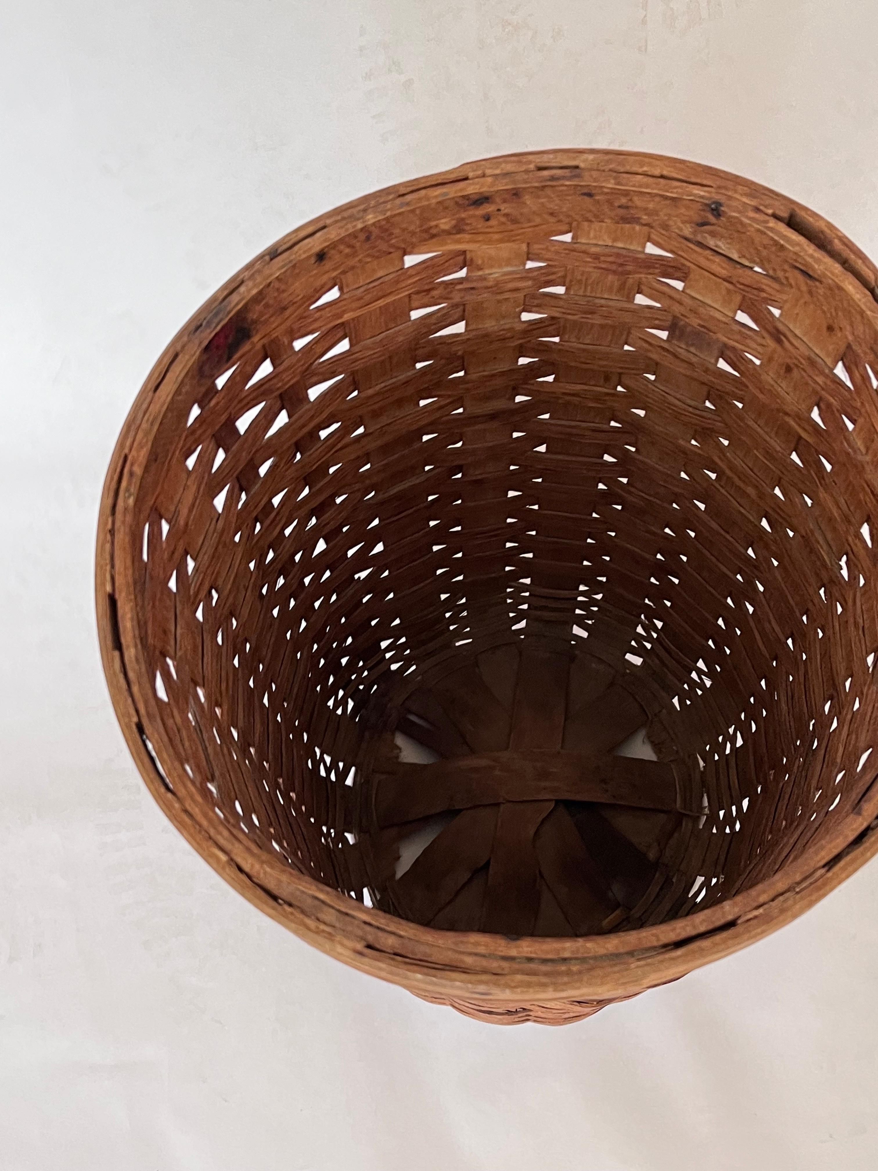 Bois cintré Grand panier de marché américain tissé à la main des années 1930 en vente