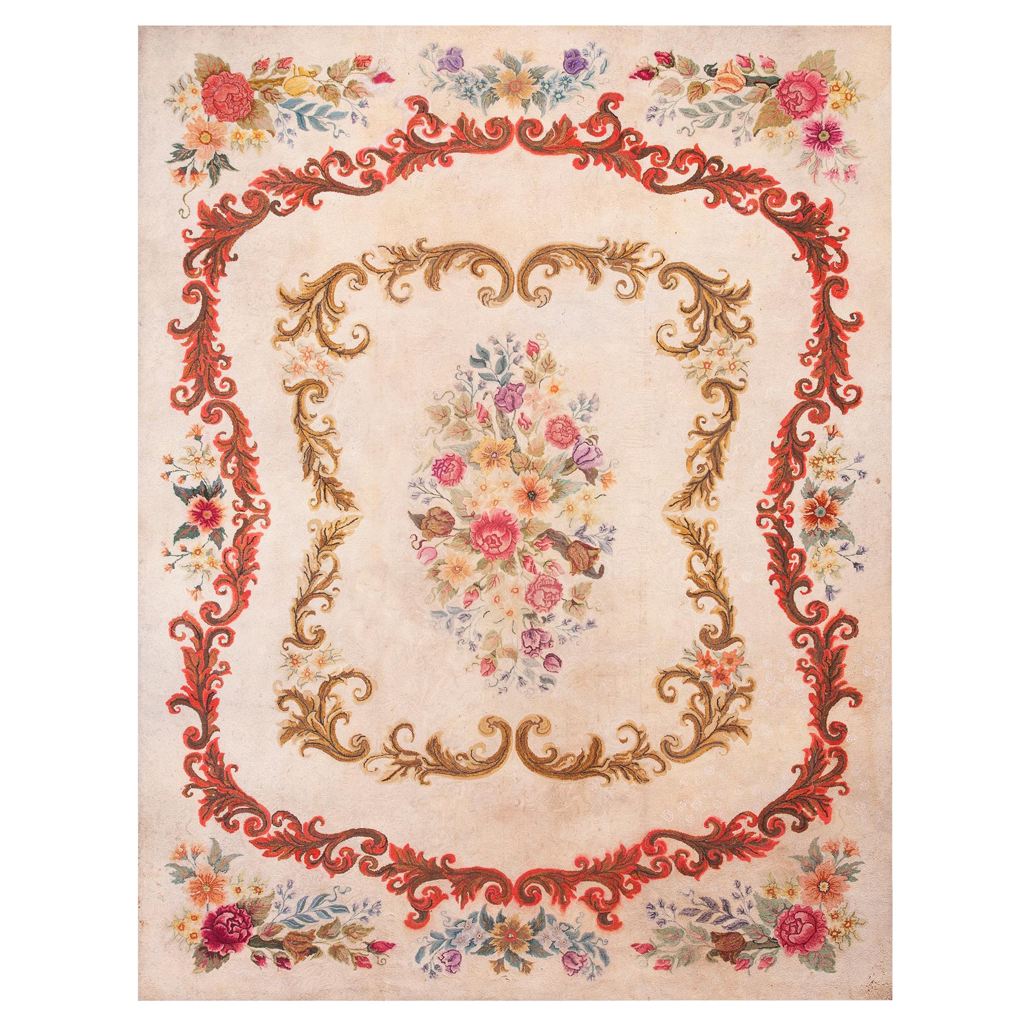 Tapis à capuche américain des années 1930 ( 9' x 11'8"" - 275 x 355 cm)