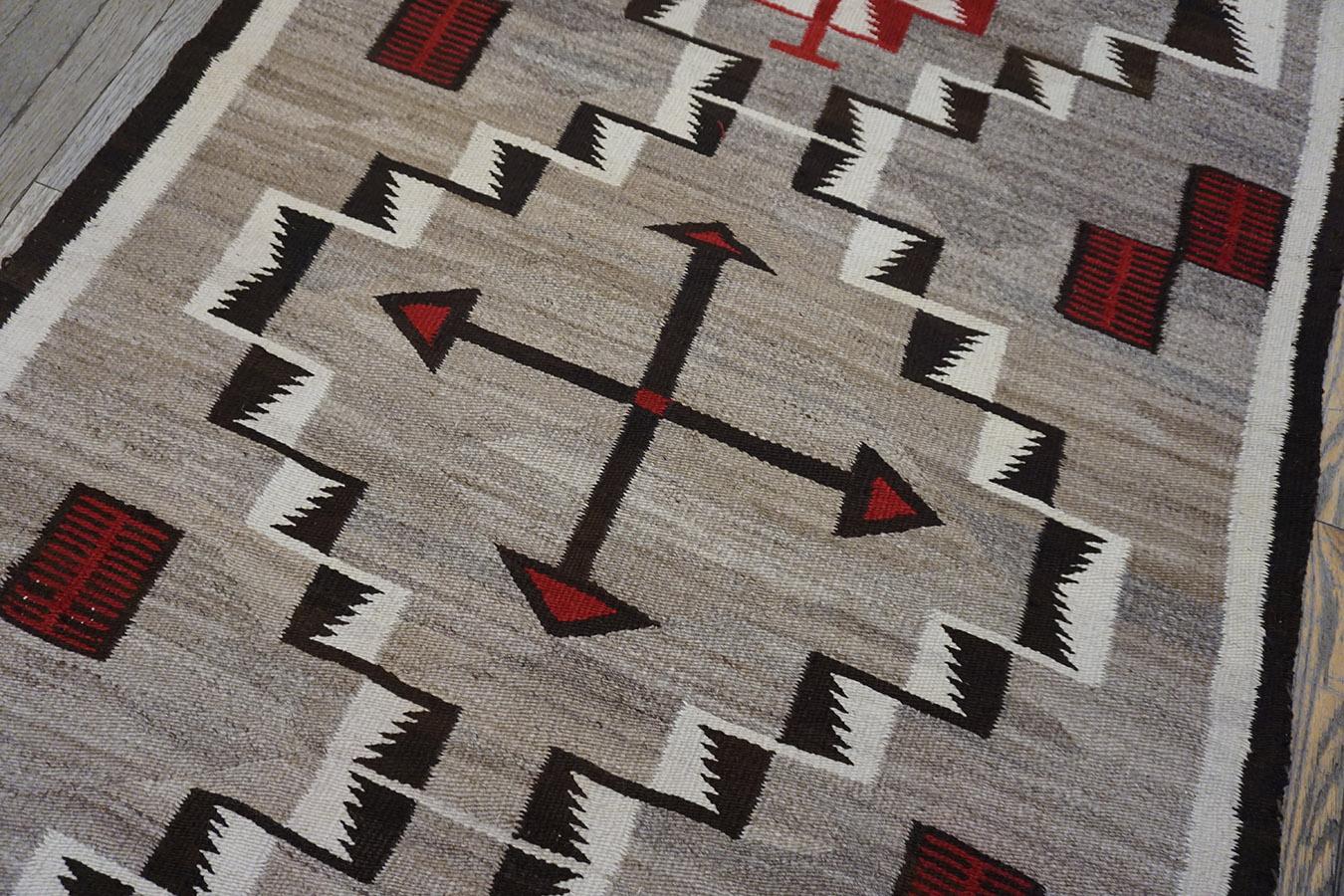 1930s American Navajo Carpet with Storm Pattern In Good Condition For Sale In New York, NY