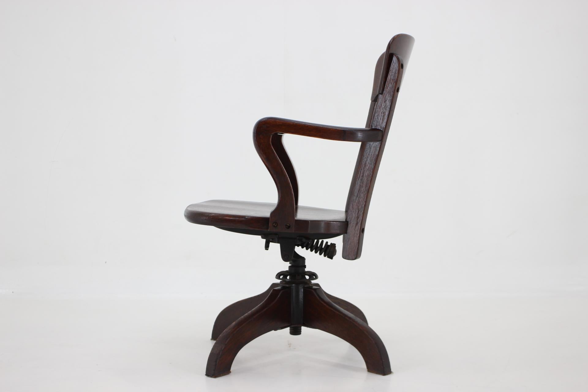1930s, American Wooden Swivel and Reclining Desk Chair In Good Condition In Praha, CZ