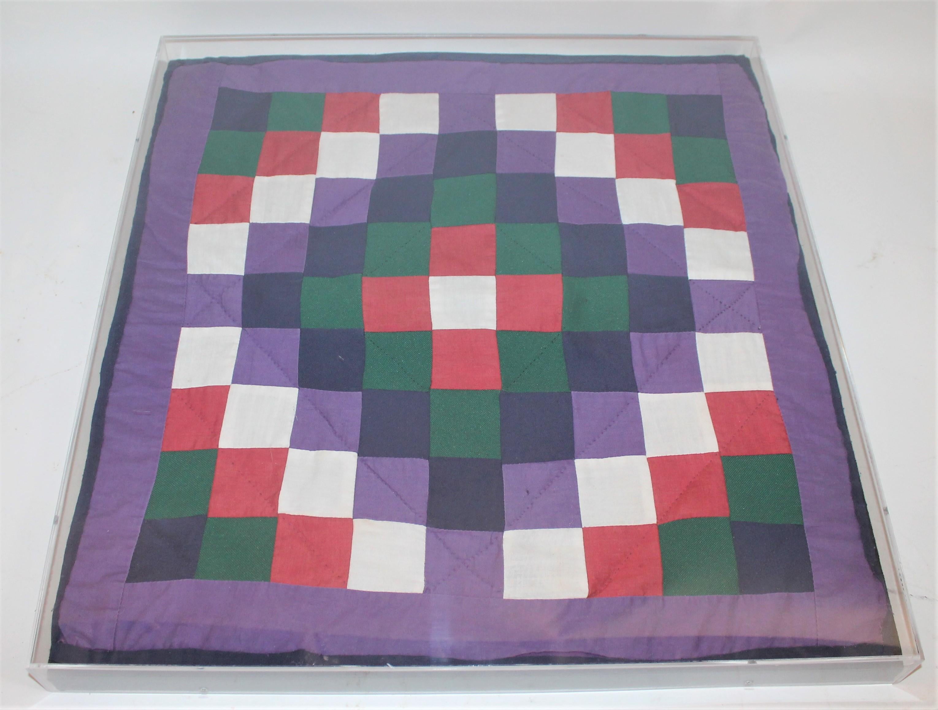 1930s Amish Doll Quilt from Lanc., Pennsylvania, One-Patch In Good Condition For Sale In Los Angeles, CA