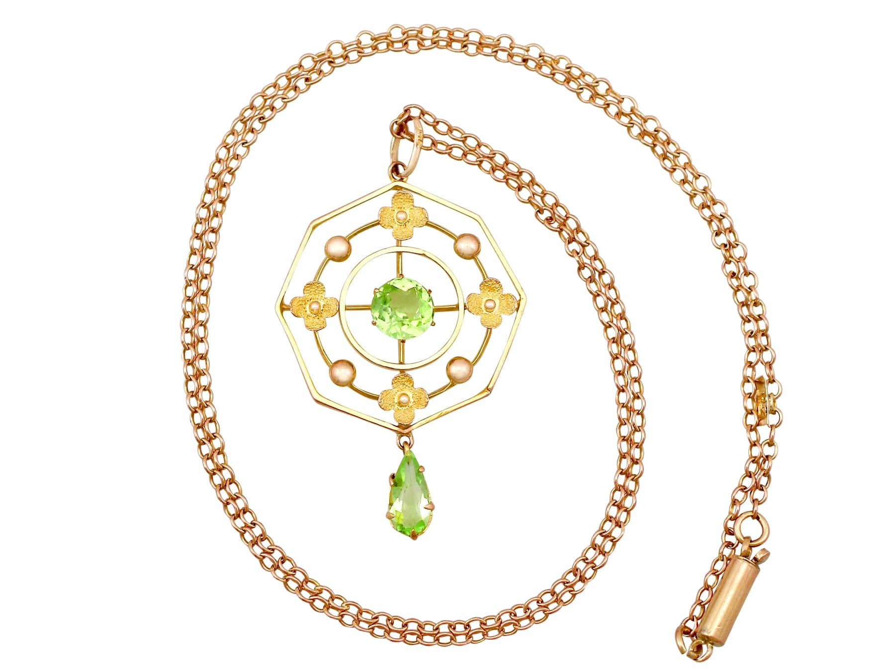 An impressive antique 1930s 1.15 carat peridot and 9 karat yellow gold pendant and chain; part of our diverse antique jewelry and estate jewelry collections.

This fine and impressive antique peridot pendant has been crafted in 9k yellow gold.

The