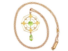 1930s 1.15 Carat Peridot and Yellow Gold Pendant