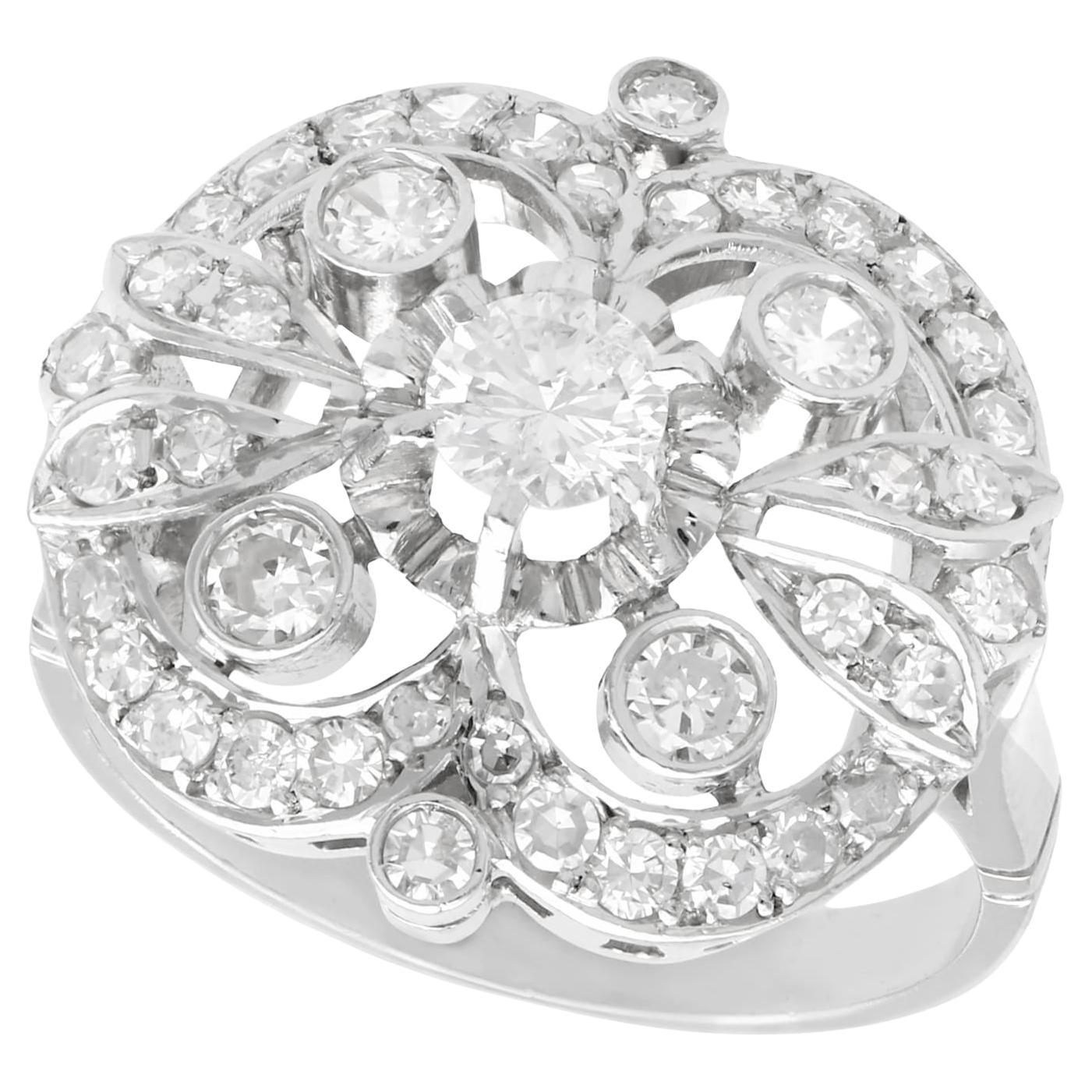 Bague grappe ancienne en or blanc et diamants de 1,68 carat