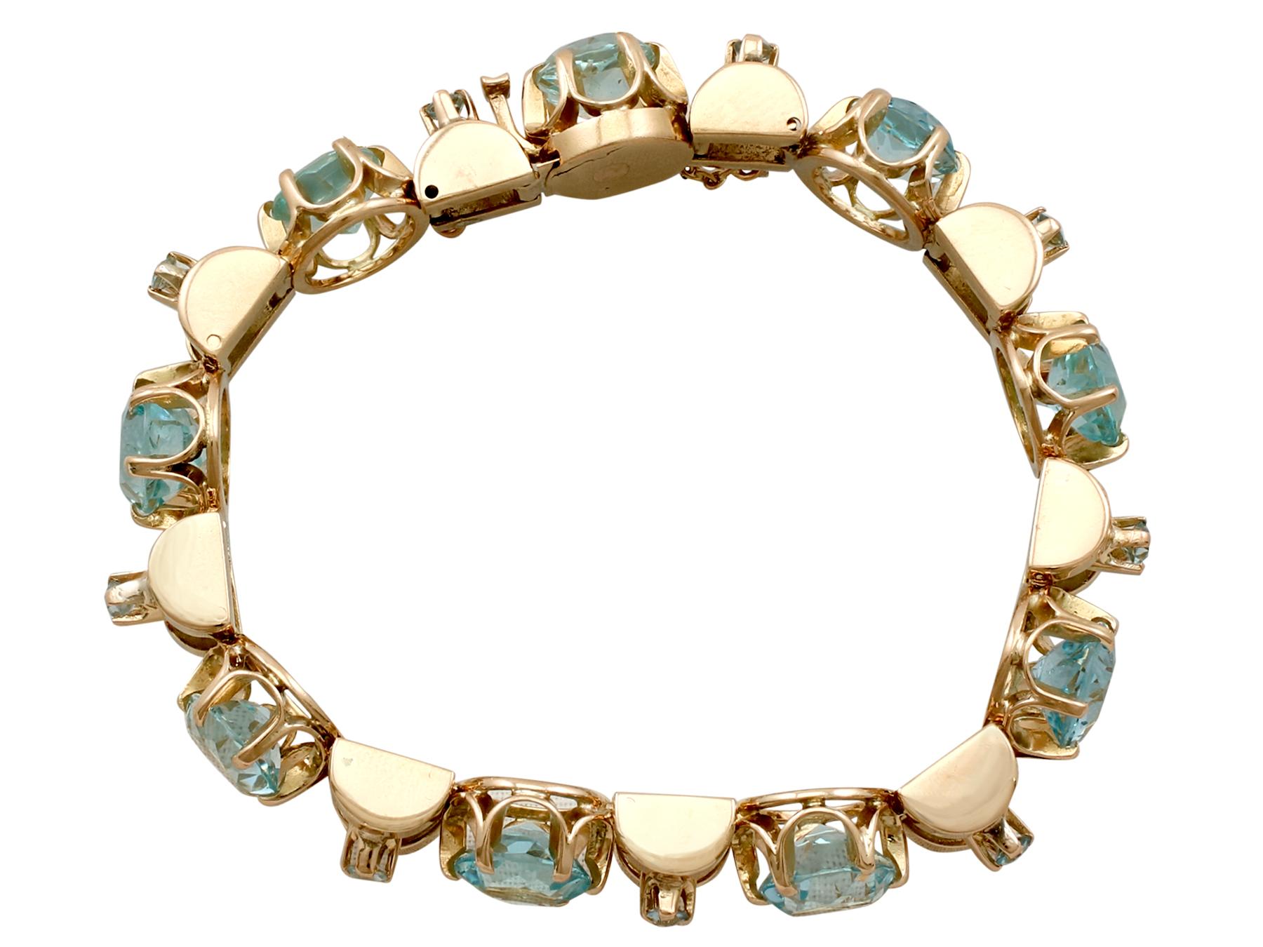 An impressive antique Art Deco 18.18 carat aquamarine and 15 karat yellow gold bracelet; part of our diverse antique jewelry and estate jewelry collections.

This fine and impressive antique aquamarine bracelet has been crafted in 15k yellow