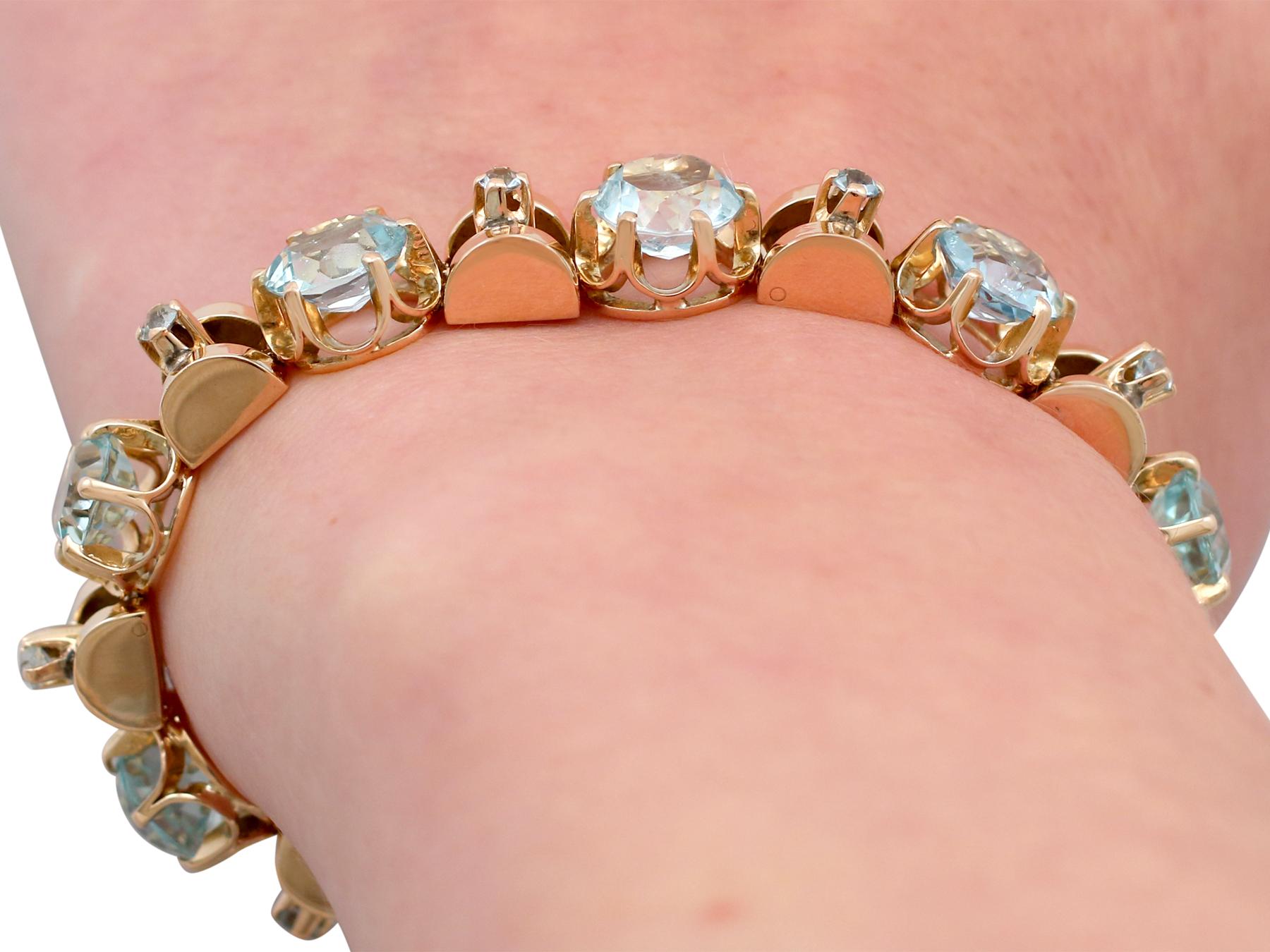 1930s Antique 18.18 Carat Aquamarine and Yellow Gold Bracelet 2