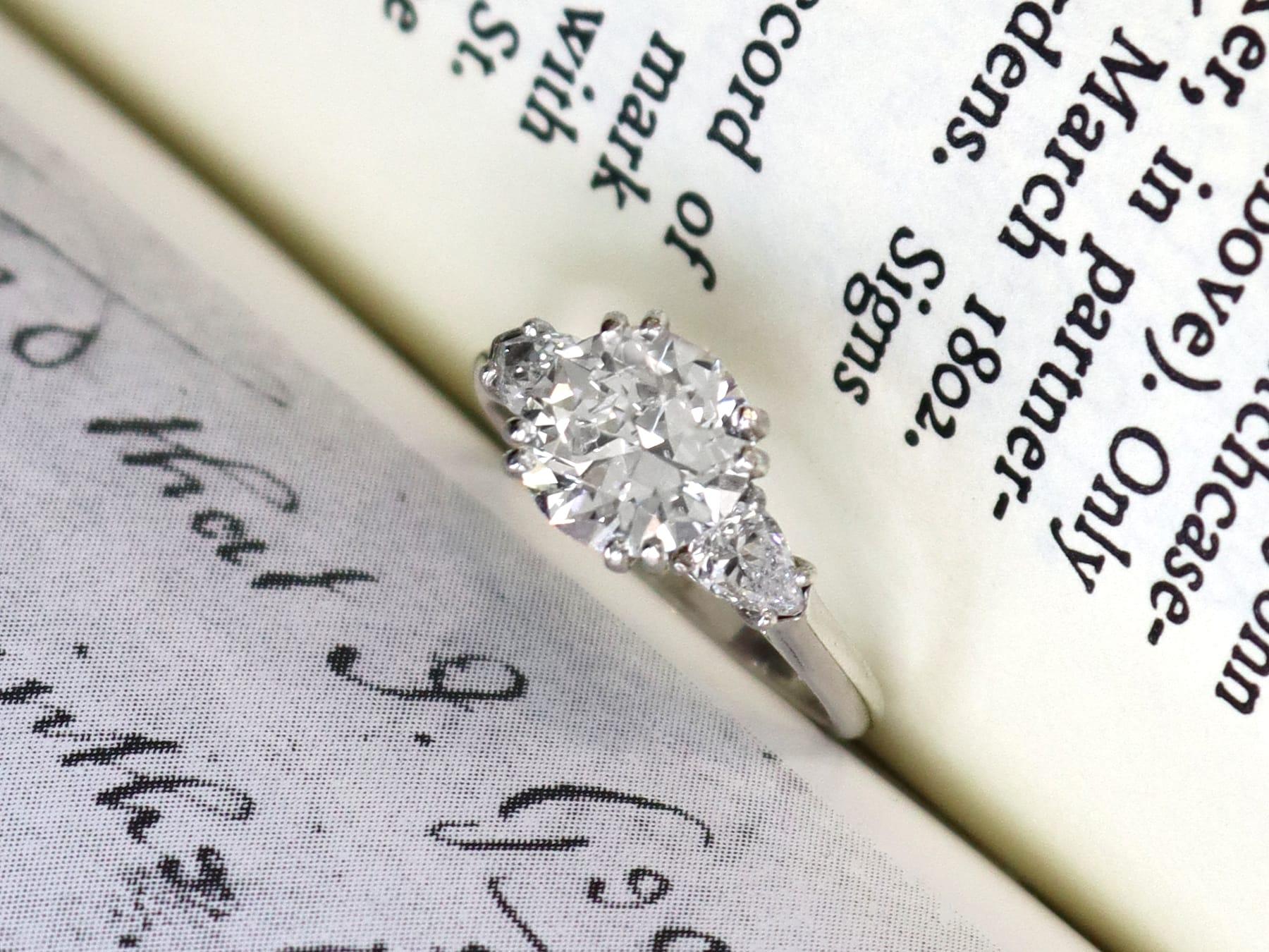 1930s Antiker 1,92 Karat Diamant und Platin Solitär Verlobungsring (Rundschliff)