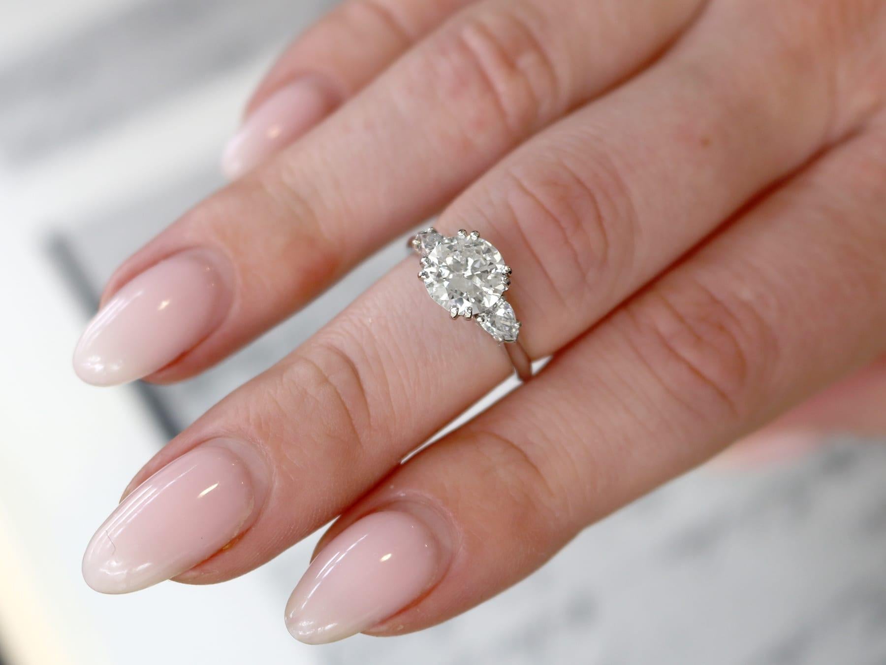 1930s Antiker 1,92 Karat Diamant und Platin Solitär Verlobungsring im Zustand „Hervorragend“ in Jesmond, Newcastle Upon Tyne