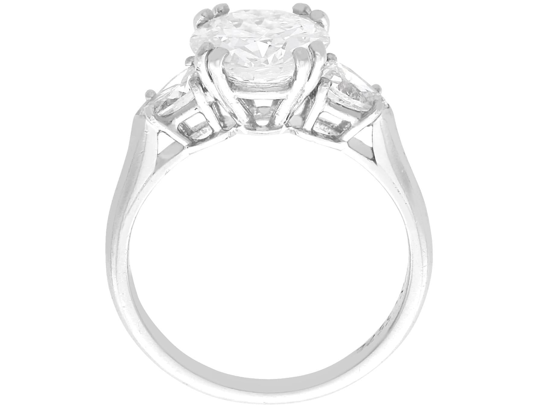 Women's or Men's 1930s Antique 1.92 Carat Diamond and Platinum Solitaire Ring For Sale