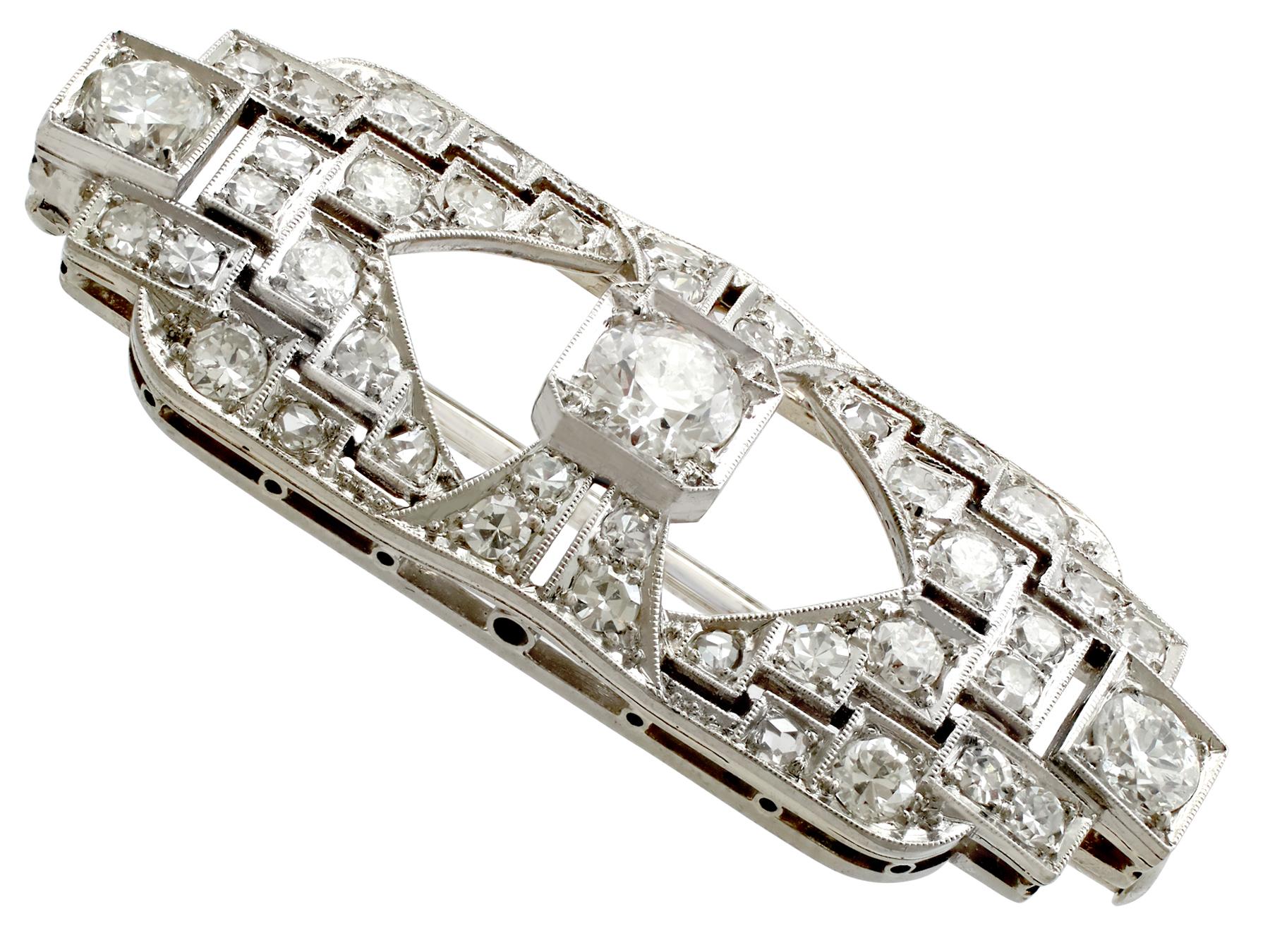 1930s Antique 2.23 Carat Diamond and White Gold Brooch In Excellent Condition In Jesmond, Newcastle Upon Tyne
