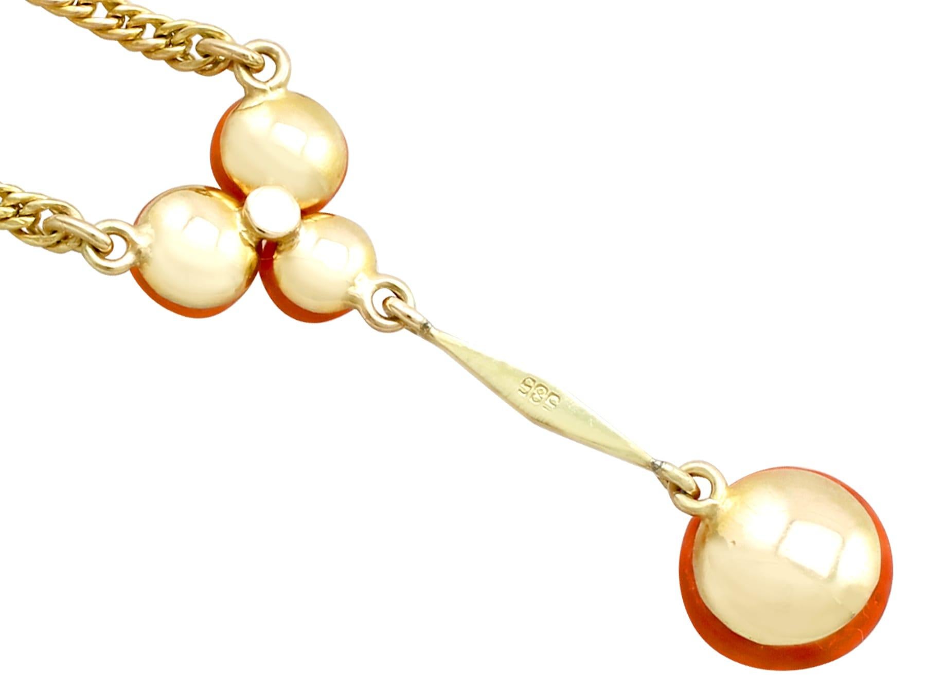 Women's 1930s Antique 2.72 Carat Coral and Yellow Gold Necklace For Sale