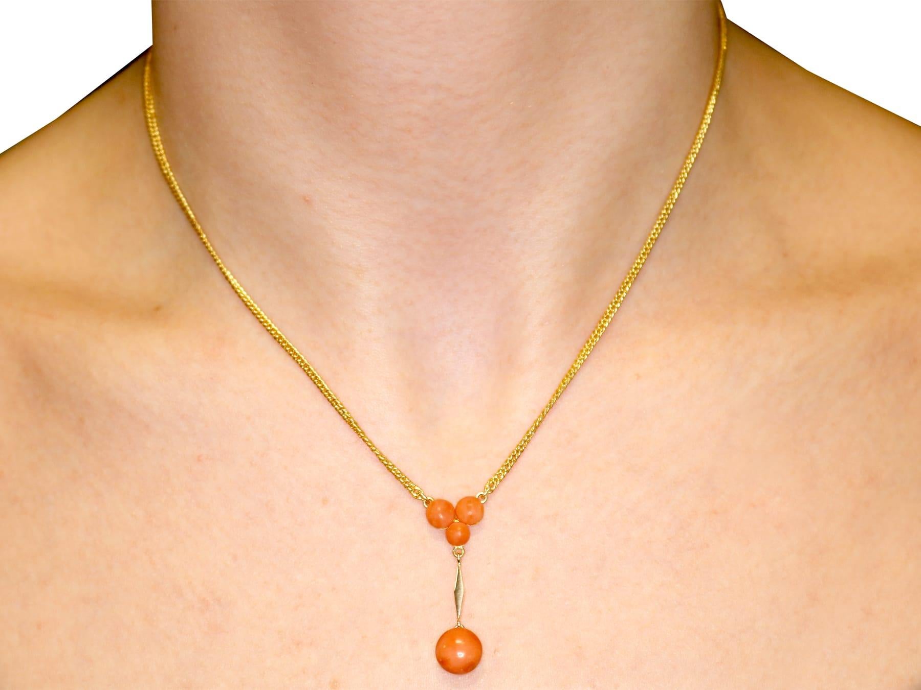 1930s Antique 2.72 Carat Coral and Yellow Gold Necklace For Sale 3