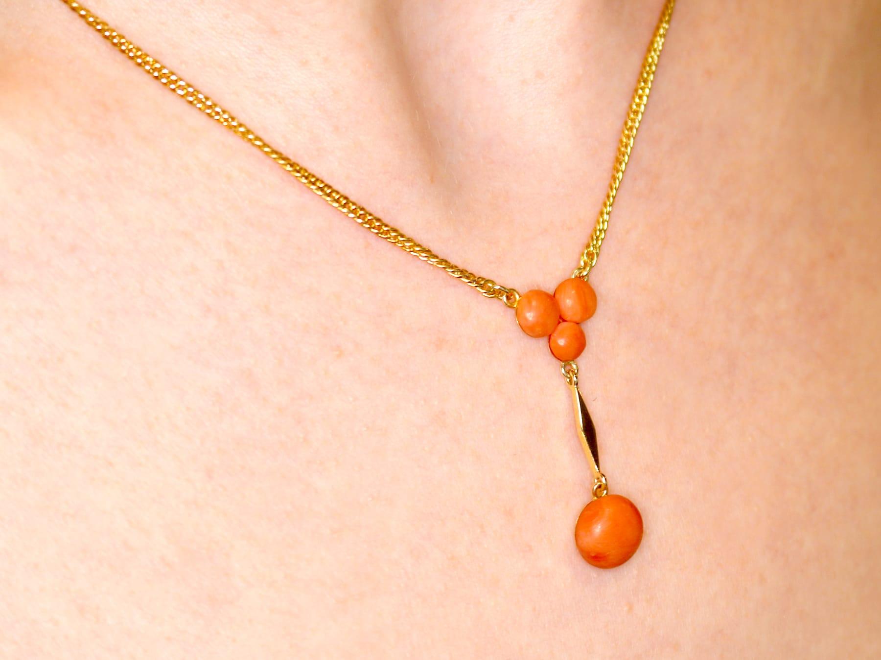 1930s Antique 2.72 Carat Coral and Yellow Gold Necklace For Sale 4