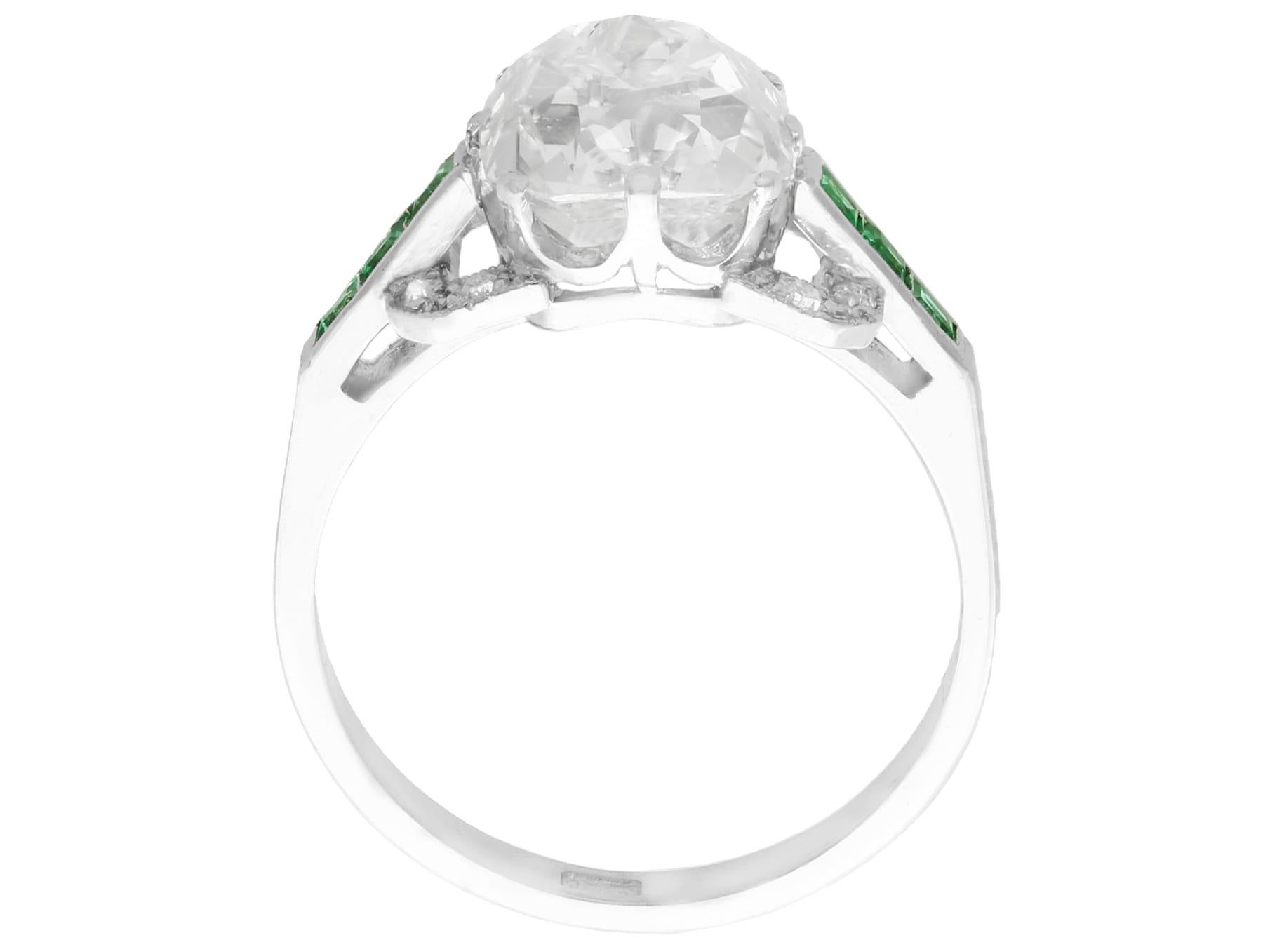 Round Cut 1930s Antique 4.42 Carat Diamond and Emerald White Gold Cocktail Ring For Sale
