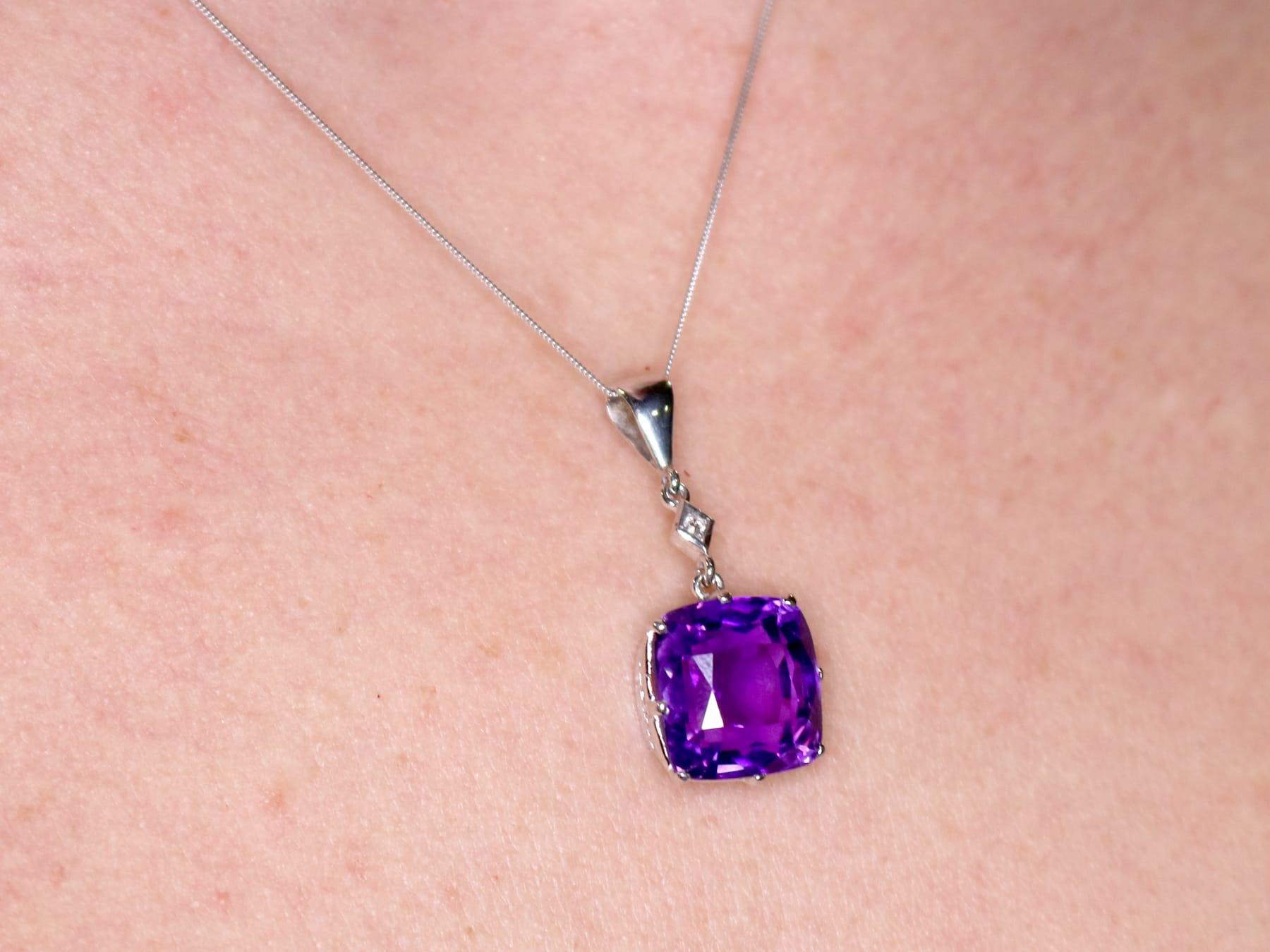 1930s Antique 5.31 Carat Amethyst and Diamond Gold Silver Set Pendant For Sale 4