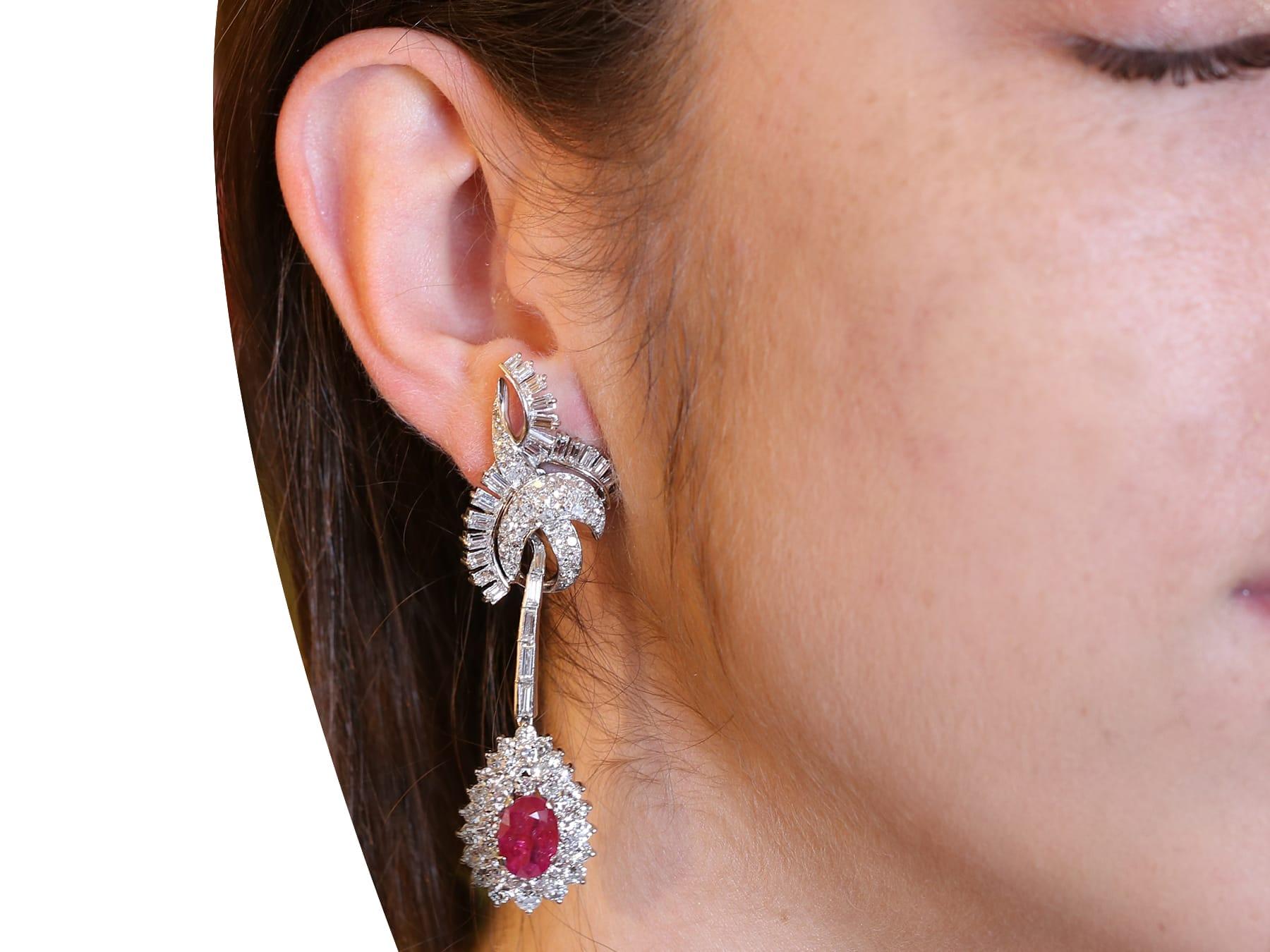 Boucles d'oreilles anciennes des années 1930 en platine, rubis de 6,42 carats, diamants de 8,56 carats  3