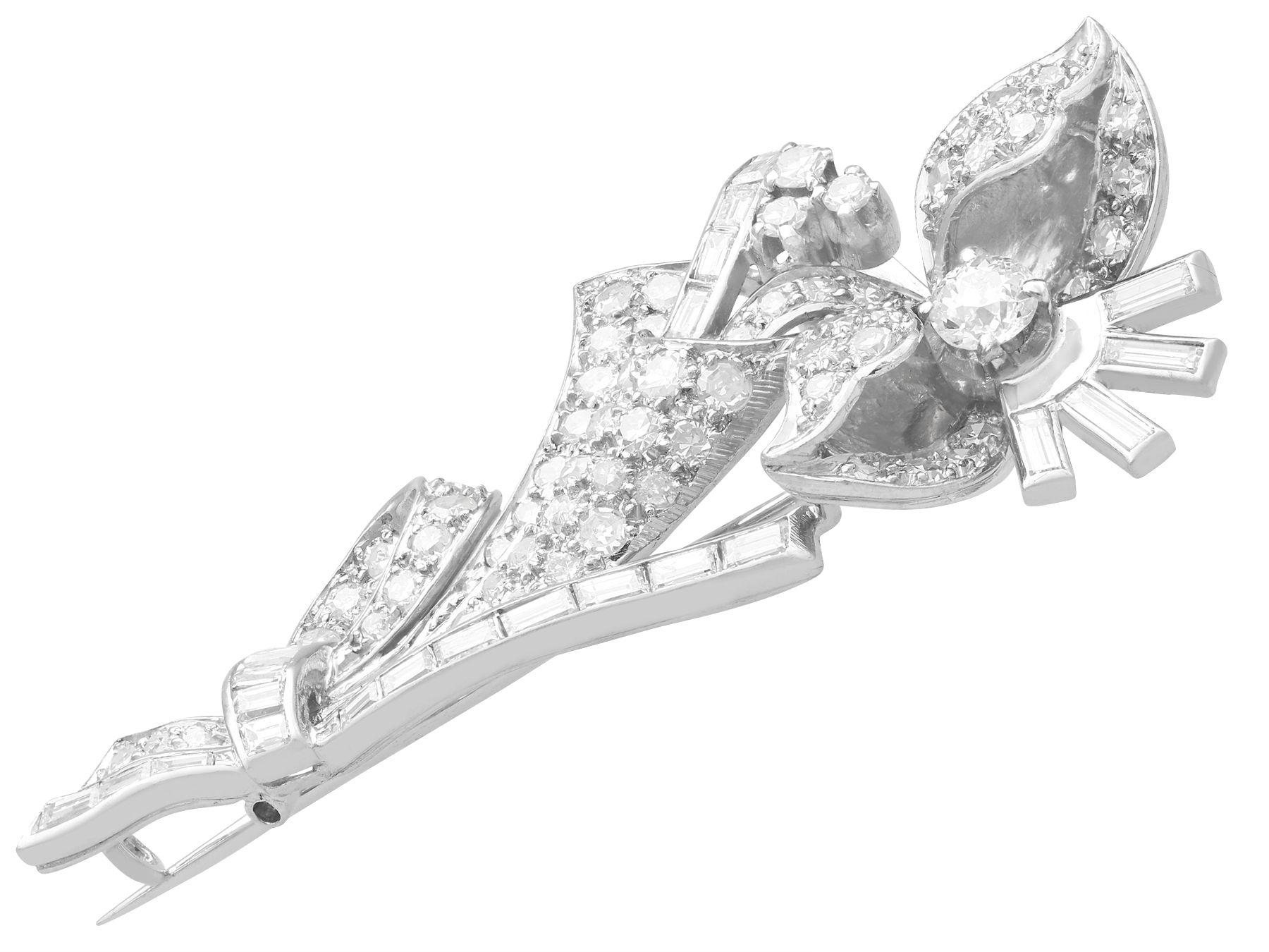 1930s Antique Art Deco 3.67 Carat Diamond and Platinum Floral Brooch In Excellent Condition For Sale In Jesmond, Newcastle Upon Tyne