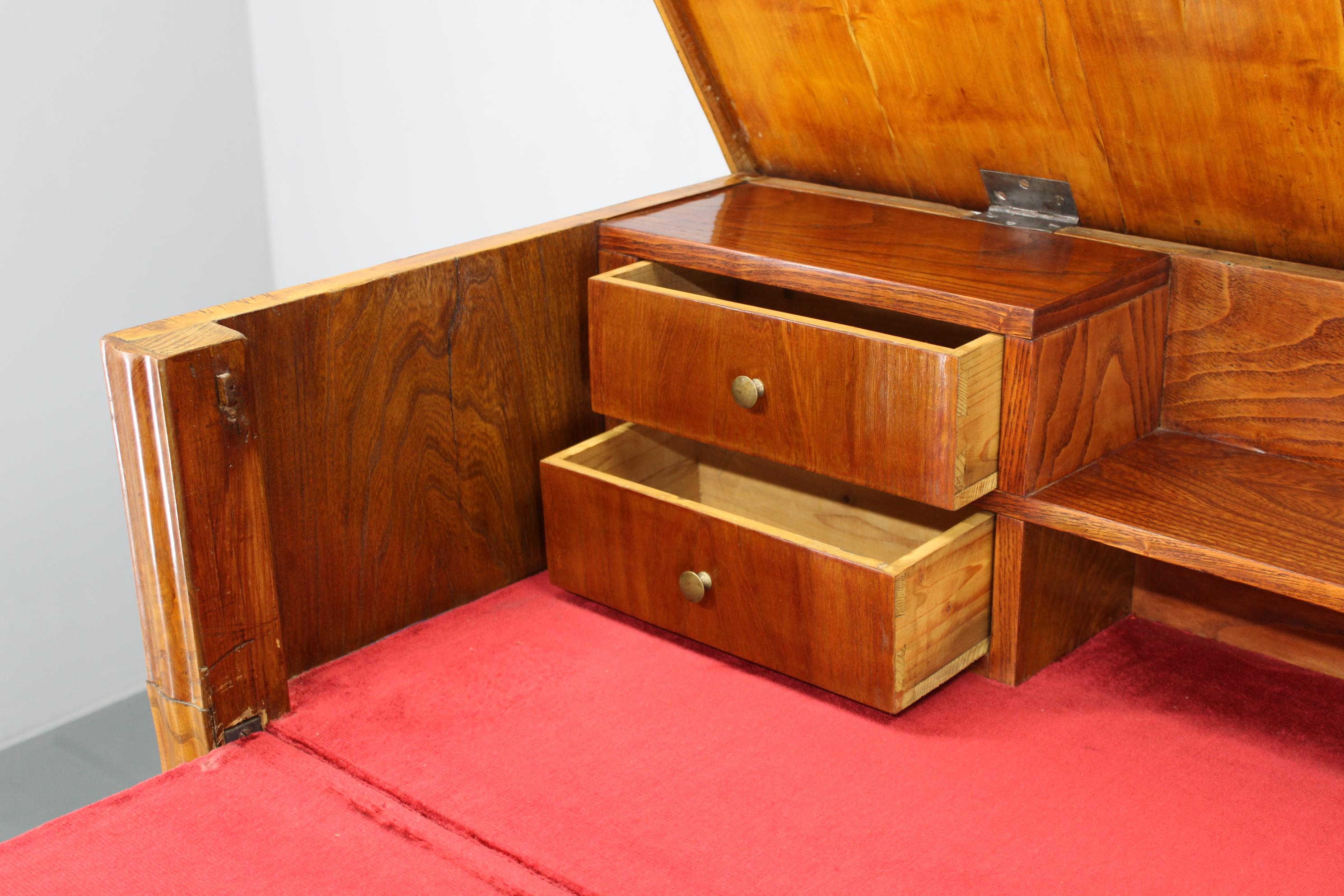 1930er Jahre Antiker Schrank mit Schreibfläche in Nussbaum, Tschechoslowakei im Angebot 8